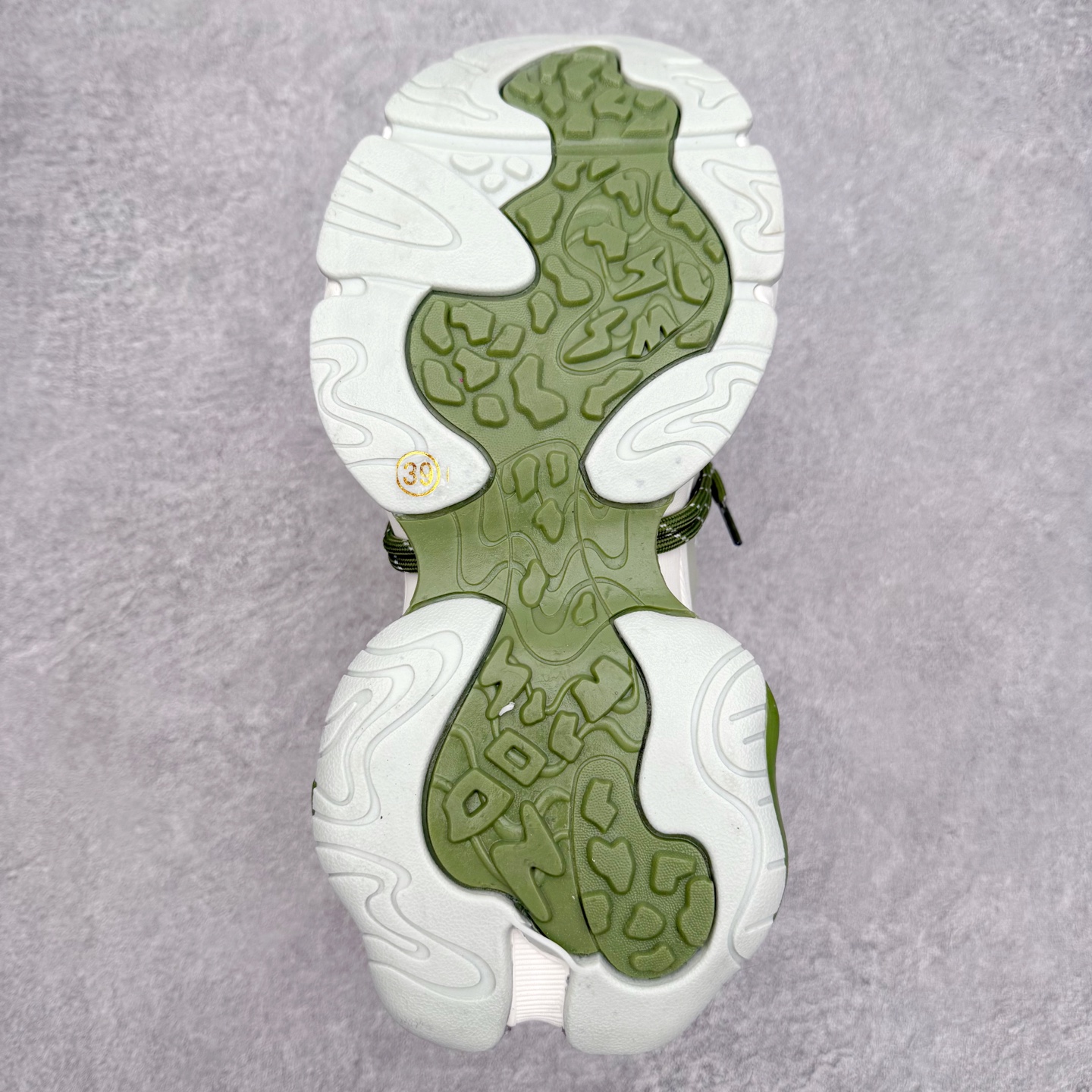 图片[9]-GG-CC赵露思2025新款厚底增高休闲运动老爹鞋系列 广东大厂出品 7CM厚底增高 星河粒子 银白粉色 银角大王 完美细节 25ss春季新款厚底增高 大长腿 时髦look轻松定格 不费力展现率性氛围 高档银盒 酷帅机能风不规则设计大底 拼色造型设计 轻便舒适百搭 GGCC银白配色好温柔 三层组合月牙底 柔软有弹性的月牙底和增加舒适度显腿长的7cm增高 长时间走路和站立都不累脚舒适度和少女感 厚底增高 不管怎么搭都好看~尺码：35 36 37 38 39 40-选品中心