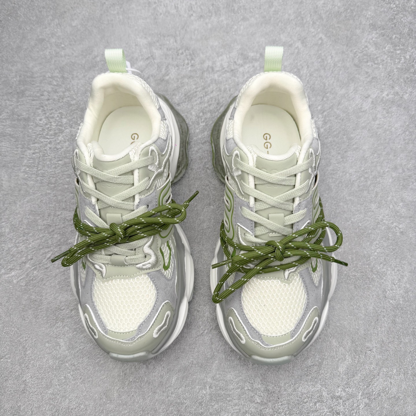 图片[2]-GG-CC赵露思2025新款厚底增高休闲运动老爹鞋系列 广东大厂出品 7CM厚底增高 星河粒子 银白粉色 银角大王 完美细节 25ss春季新款厚底增高 大长腿 时髦look轻松定格 不费力展现率性氛围 高档银盒 酷帅机能风不规则设计大底 拼色造型设计 轻便舒适百搭 GGCC银白配色好温柔 三层组合月牙底 柔软有弹性的月牙底和增加舒适度显腿长的7cm增高 长时间走路和站立都不累脚舒适度和少女感 厚底增高 不管怎么搭都好看~尺码：35 36 37 38 39 40-选品中心