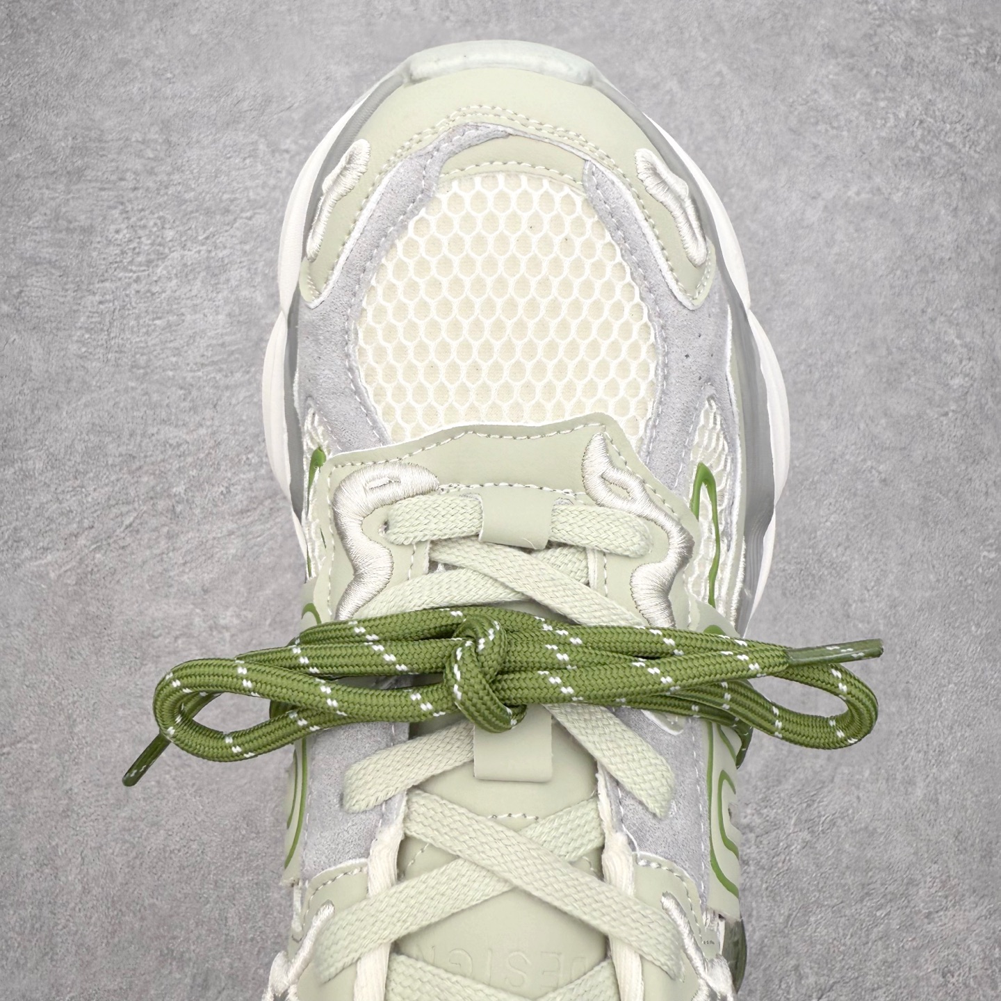 图片[4]-GG-CC赵露思2025新款厚底增高休闲运动老爹鞋系列 广东大厂出品 7CM厚底增高 星河粒子 银白粉色 银角大王 完美细节 25ss春季新款厚底增高 大长腿 时髦look轻松定格 不费力展现率性氛围 高档银盒 酷帅机能风不规则设计大底 拼色造型设计 轻便舒适百搭 GGCC银白配色好温柔 三层组合月牙底 柔软有弹性的月牙底和增加舒适度显腿长的7cm增高 长时间走路和站立都不累脚舒适度和少女感 厚底增高 不管怎么搭都好看~尺码：35 36 37 38 39 40-选品中心