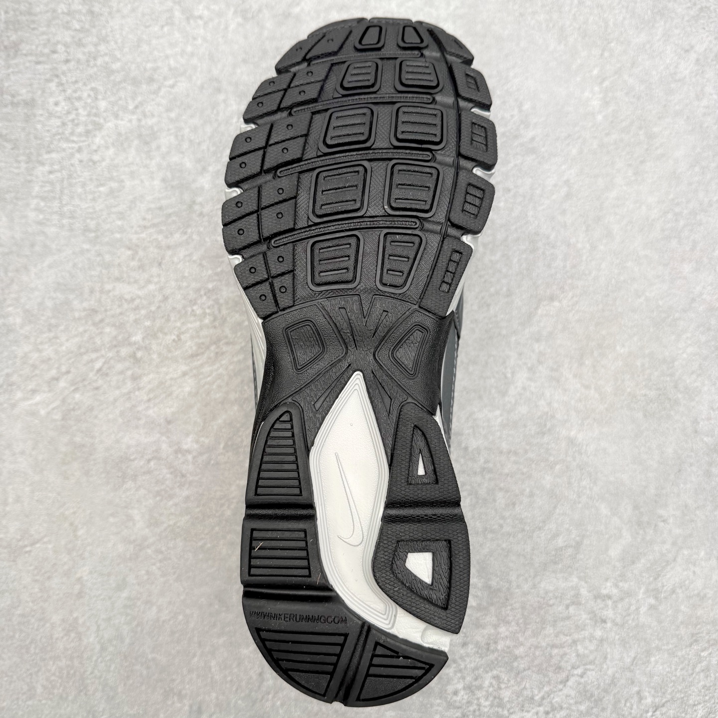 图片[9]-NK Initiator 创始者系列复古老爹鞋运动舒适复古网布合成革减震防滑耐磨低帮休闲跑步鞋 Ins爆火全新韩系古着风 回味经典 采用透气网眼鞋面和支撑覆盖层 自然运动设计的Phlyon中底用于缓冲 BRS 1000碳橡胶外底具有轻质柔韧性 牵引力和耐用性 尺码：36 36.5 37.5 38 38.5 39 40 40.5 41 42 42.5 43 44 45-选品中心