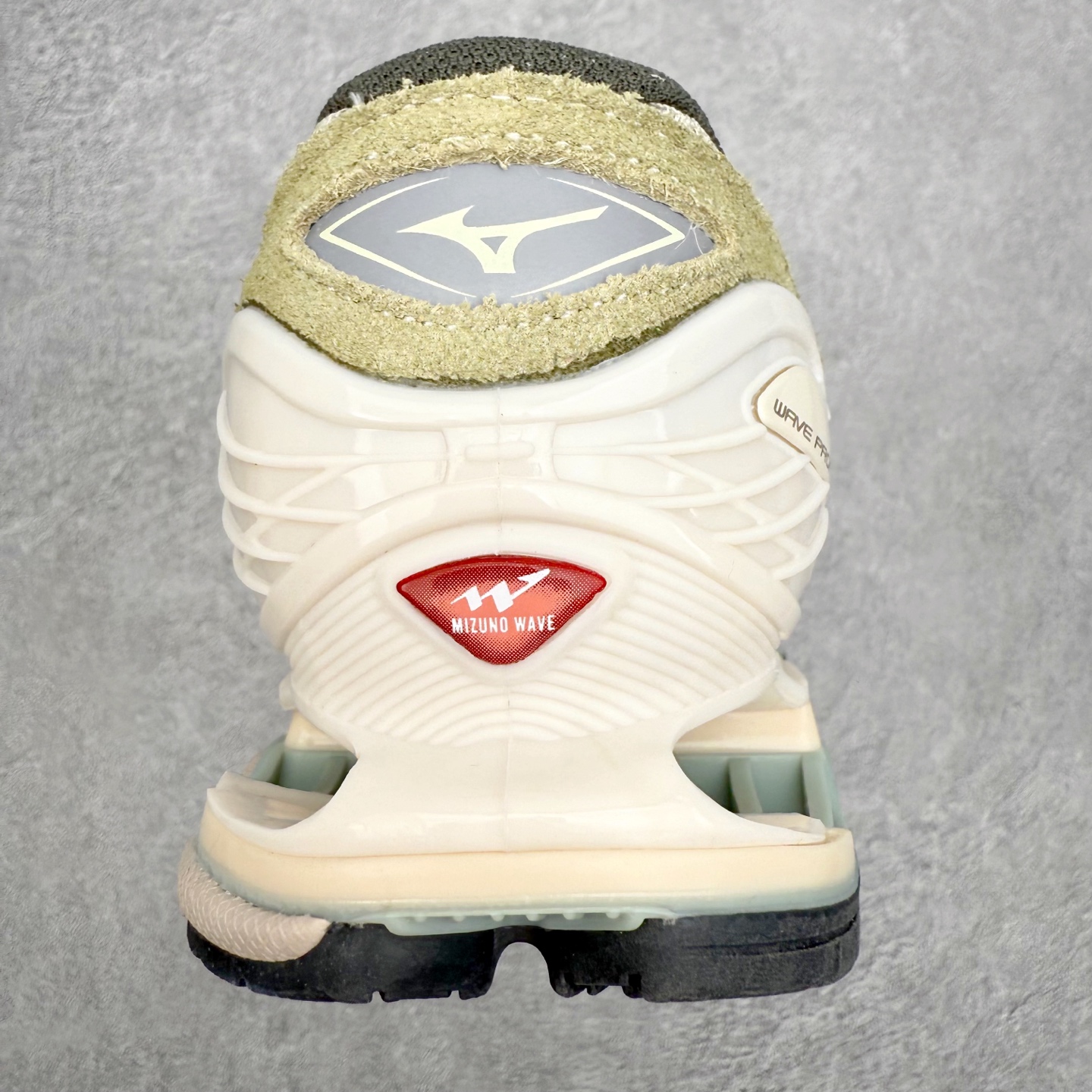 图片[8]-Mizuno Wave Prophecy LS 经典百搭跑步鞋 男女同款 美津浓（Mizuno）是日本美津浓株式会社于1906年创立的运动品牌，经过一个多世纪的不断努力现已成为世界著名的运动器具、服装和鞋类生产商。美津浓力求服务于各类运动项目，并竭力使运动生活更加愉快和振奋。产品种类齐全，覆盖几乎全部主要运动项目，达到30万多个品类。尺码：36 36.5 37.5 38 38.5 39 40 40.5 41 42 42.5 43 44 44.5 45-选品中心