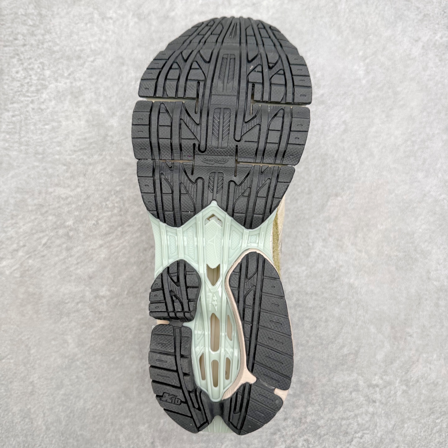 图片[9]-Mizuno Wave Prophecy LS 经典百搭跑步鞋 男女同款 美津浓（Mizuno）是日本美津浓株式会社于1906年创立的运动品牌，经过一个多世纪的不断努力现已成为世界著名的运动器具、服装和鞋类生产商。美津浓力求服务于各类运动项目，并竭力使运动生活更加愉快和振奋。产品种类齐全，覆盖几乎全部主要运动项目，达到30万多个品类。尺码：36 36.5 37.5 38 38.5 39 40 40.5 41 42 42.5 43 44 44.5 45-选品中心