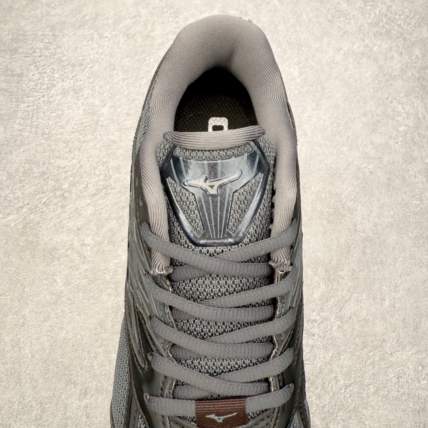 图片[5]-Mizuno Wave Prophecy LS 经典百搭跑步鞋 男女同款 美津浓（Mizuno）是日本美津浓株式会社于1906年创立的运动品牌，经过一个多世纪的不断努力现已成为世界著名的运动器具、服装和鞋类生产商。美津浓力求服务于各类运动项目，并竭力使运动生活更加愉快和振奋。产品种类齐全，覆盖几乎全部主要运动项目，达到30万多个品类。尺码：36 36.5 37.5 38 38.5 39 40 40.5 41 42 42.5 43 44 44.5 45-选品中心