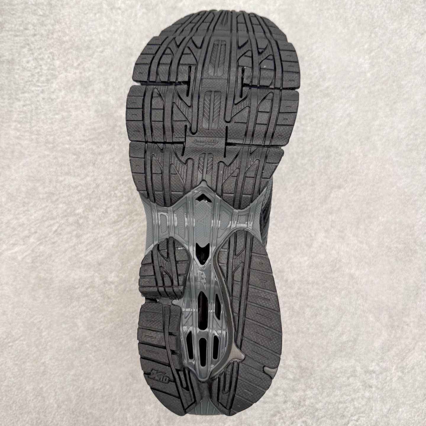 图片[9]-Mizuno Wave Prophecy LS 经典百搭跑步鞋 男女同款 美津浓（Mizuno）是日本美津浓株式会社于1906年创立的运动品牌，经过一个多世纪的不断努力现已成为世界著名的运动器具、服装和鞋类生产商。美津浓力求服务于各类运动项目，并竭力使运动生活更加愉快和振奋。产品种类齐全，覆盖几乎全部主要运动项目，达到30万多个品类。尺码：36 36.5 37.5 38 38.5 39 40 40.5 41 42 42.5 43 44 44.5 45-选品中心