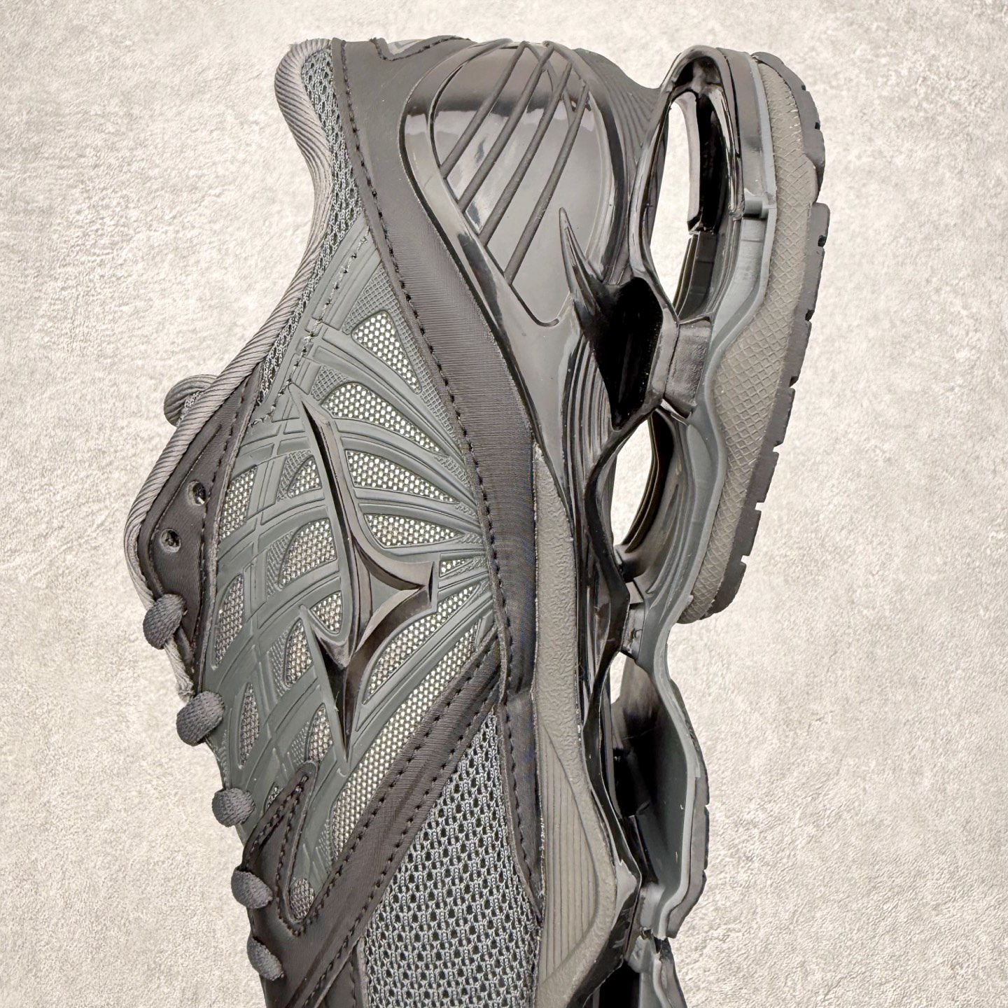 图片[7]-Mizuno Wave Prophecy LS 经典百搭跑步鞋 男女同款 美津浓（Mizuno）是日本美津浓株式会社于1906年创立的运动品牌，经过一个多世纪的不断努力现已成为世界著名的运动器具、服装和鞋类生产商。美津浓力求服务于各类运动项目，并竭力使运动生活更加愉快和振奋。产品种类齐全，覆盖几乎全部主要运动项目，达到30万多个品类。尺码：36 36.5 37.5 38 38.5 39 40 40.5 41 42 42.5 43 44 44.5 45-选品中心