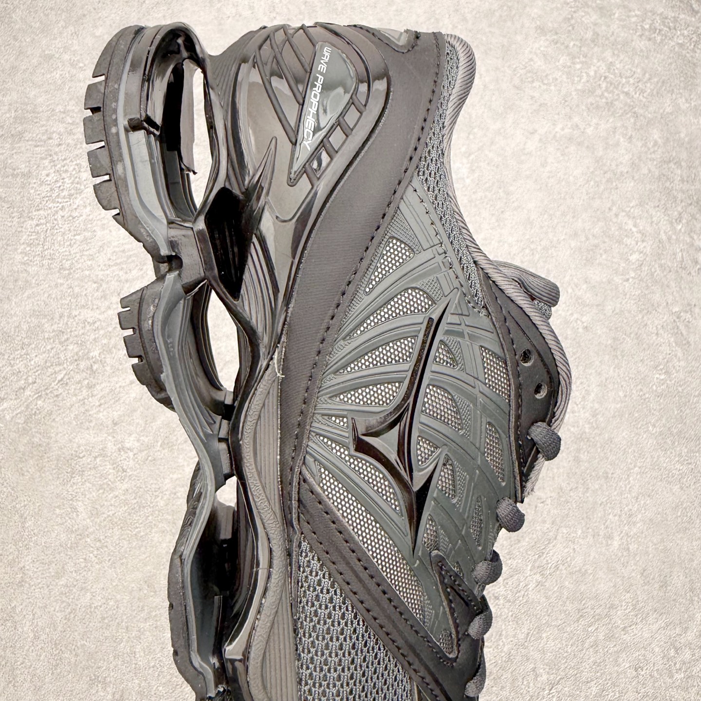 图片[6]-Mizuno Wave Prophecy LS 经典百搭跑步鞋 男女同款 美津浓（Mizuno）是日本美津浓株式会社于1906年创立的运动品牌，经过一个多世纪的不断努力现已成为世界著名的运动器具、服装和鞋类生产商。美津浓力求服务于各类运动项目，并竭力使运动生活更加愉快和振奋。产品种类齐全，覆盖几乎全部主要运动项目，达到30万多个品类。尺码：36 36.5 37.5 38 38.5 39 40 40.5 41 42 42.5 43 44 44.5 45-选品中心