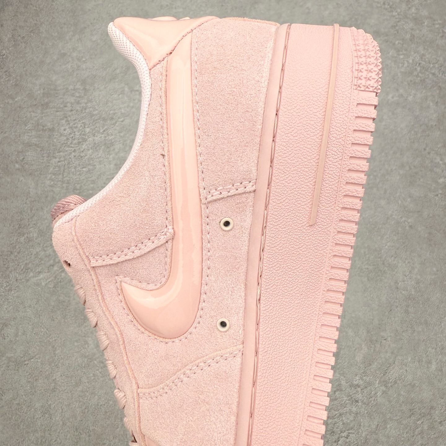 图片[7]-NK Air Force 1´07 Low 空军一号低帮百搭休闲运动板鞋 HV4406-601 柔软、弹性十足的缓震性能和出色的中底设计 横跨复古与现代的外型结合 造就出风靡全球 三十多年的Force 1 直到今天还深受青睐 实拍调校N版已经零色差零失真 百分百还原实物色彩所见即所得 不存在货不对板色差等低级问题 选购参考实物拍摄 不混卖不参货 只用心做好货严格选品 承诺混一赔十 尺码：36 36.5 37.5 38 38.5 39 40 40.5 41 42 42.5 43 44 44.5 45-选品中心