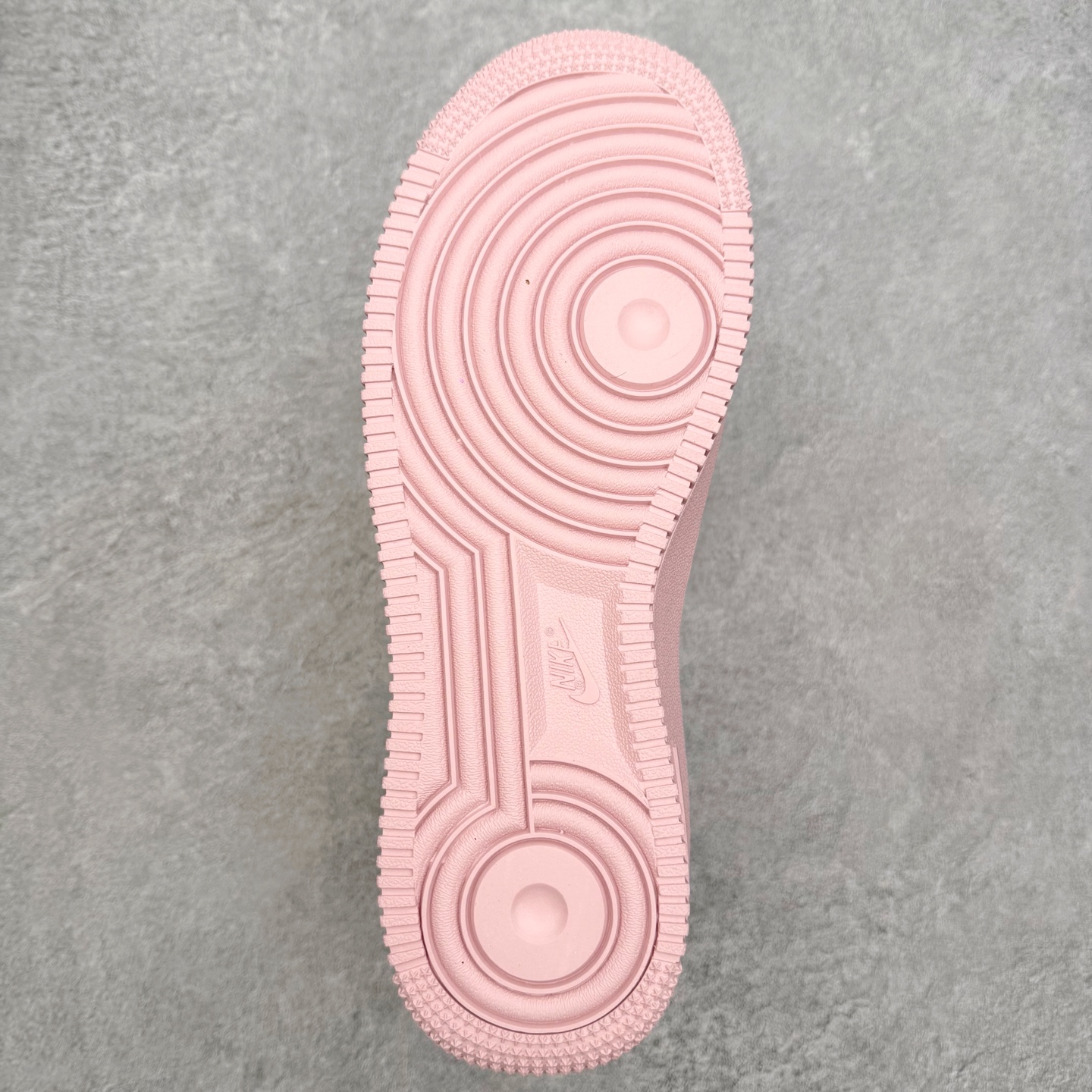 图片[9]-NK Air Force 1´07 Low 空军一号低帮百搭休闲运动板鞋 HV4406-601 柔软、弹性十足的缓震性能和出色的中底设计 横跨复古与现代的外型结合 造就出风靡全球 三十多年的Force 1 直到今天还深受青睐 实拍调校N版已经零色差零失真 百分百还原实物色彩所见即所得 不存在货不对板色差等低级问题 选购参考实物拍摄 不混卖不参货 只用心做好货严格选品 承诺混一赔十 尺码：36 36.5 37.5 38 38.5 39 40 40.5 41 42 42.5 43 44 44.5 45-选品中心