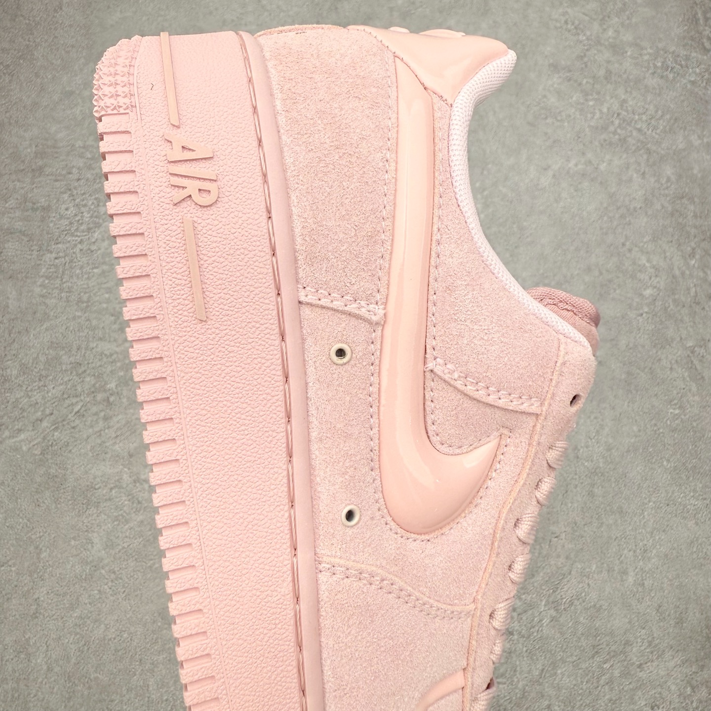 图片[6]-NK Air Force 1´07 Low 空军一号低帮百搭休闲运动板鞋 HV4406-601 柔软、弹性十足的缓震性能和出色的中底设计 横跨复古与现代的外型结合 造就出风靡全球 三十多年的Force 1 直到今天还深受青睐 实拍调校N版已经零色差零失真 百分百还原实物色彩所见即所得 不存在货不对板色差等低级问题 选购参考实物拍摄 不混卖不参货 只用心做好货严格选品 承诺混一赔十 尺码：36 36.5 37.5 38 38.5 39 40 40.5 41 42 42.5 43 44 44.5 45-选品中心