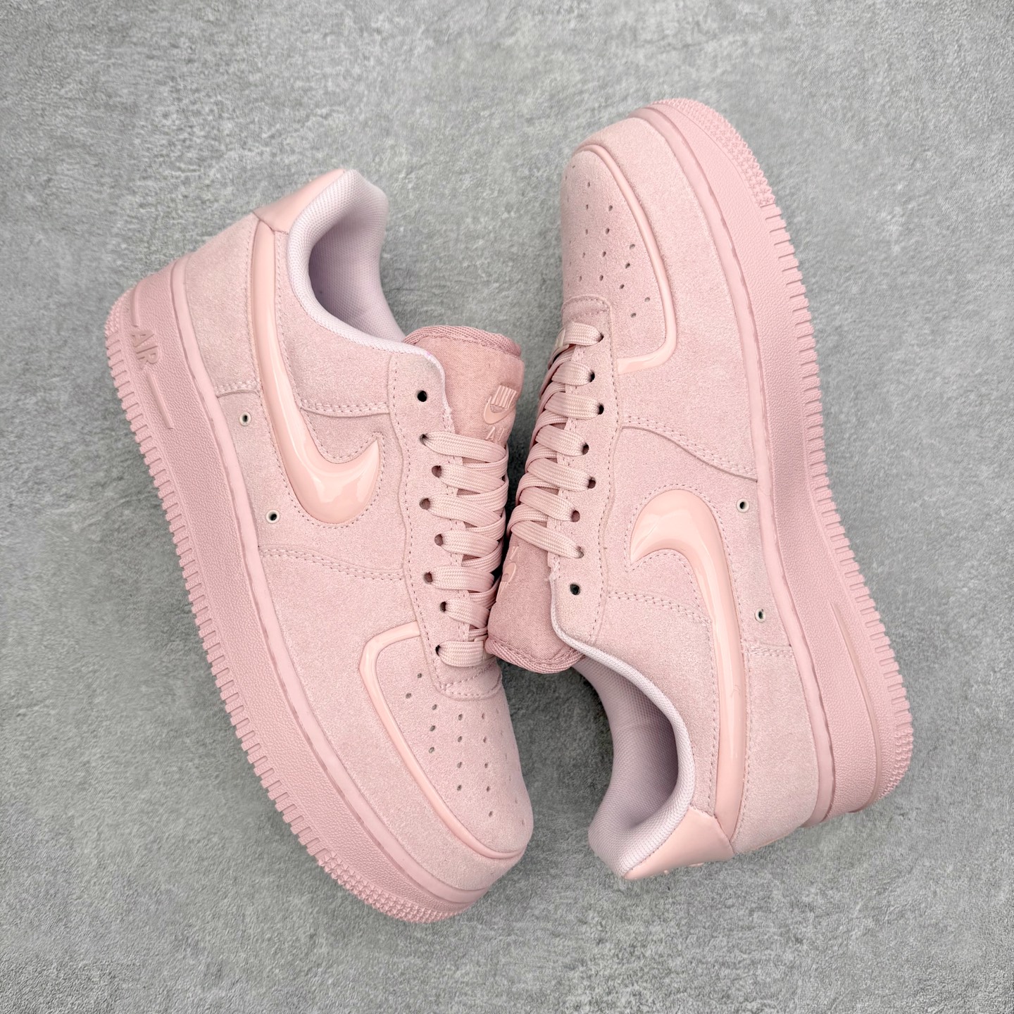 图片[3]-NK Air Force 1´07 Low 空军一号低帮百搭休闲运动板鞋 HV4406-601 柔软、弹性十足的缓震性能和出色的中底设计 横跨复古与现代的外型结合 造就出风靡全球 三十多年的Force 1 直到今天还深受青睐 实拍调校N版已经零色差零失真 百分百还原实物色彩所见即所得 不存在货不对板色差等低级问题 选购参考实物拍摄 不混卖不参货 只用心做好货严格选品 承诺混一赔十 尺码：36 36.5 37.5 38 38.5 39 40 40.5 41 42 42.5 43 44 44.5 45-选品中心