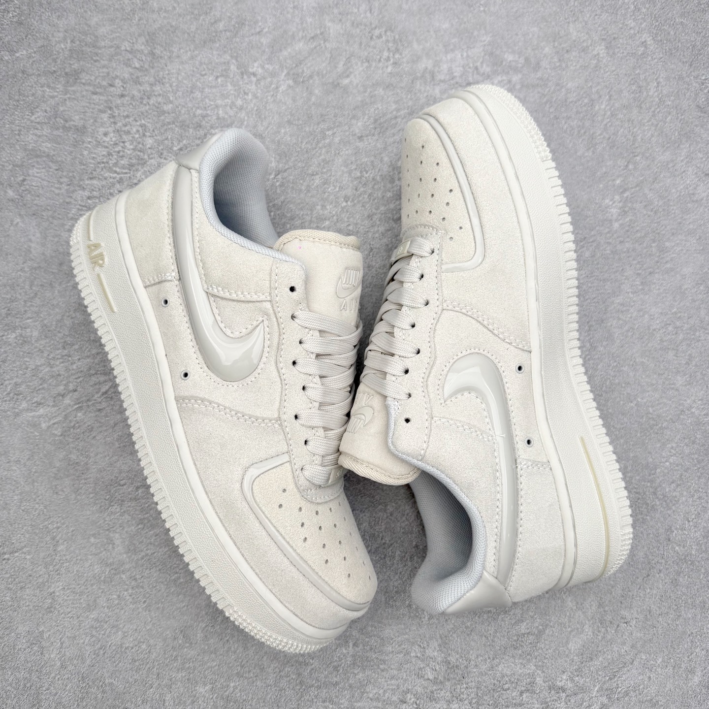 图片[3]-NK Air Force 1´07 Low 空军一号低帮百搭休闲运动板鞋 HV4406-001 柔软、弹性十足的缓震性能和出色的中底设计 横跨复古与现代的外型结合 造就出风靡全球 三十多年的Force 1 直到今天还深受青睐 实拍调校N版已经零色差零失真 百分百还原实物色彩所见即所得 不存在货不对板色差等低级问题 选购参考实物拍摄 不混卖不参货 只用心做好货严格选品 承诺混一赔十 尺码：36 36.5 37.5 38 38.5 39 40 40.5 41 42 42.5 43 44 44.5 45-选品中心