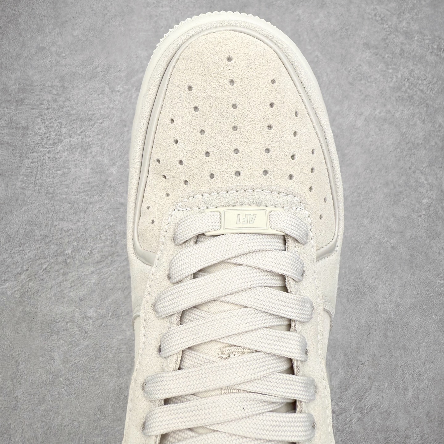 图片[4]-NK Air Force 1´07 Low 空军一号低帮百搭休闲运动板鞋 HV4406-001 柔软、弹性十足的缓震性能和出色的中底设计 横跨复古与现代的外型结合 造就出风靡全球 三十多年的Force 1 直到今天还深受青睐 实拍调校N版已经零色差零失真 百分百还原实物色彩所见即所得 不存在货不对板色差等低级问题 选购参考实物拍摄 不混卖不参货 只用心做好货严格选品 承诺混一赔十 尺码：36 36.5 37.5 38 38.5 39 40 40.5 41 42 42.5 43 44 44.5 45-选品中心