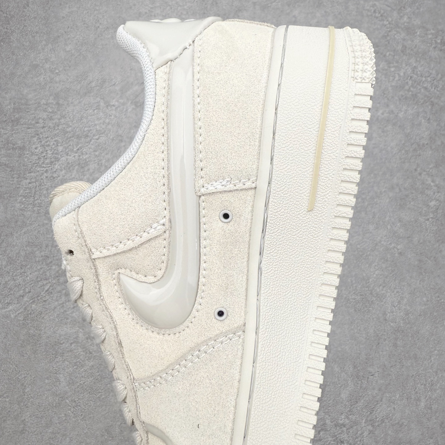 图片[7]-NK Air Force 1´07 Low 空军一号低帮百搭休闲运动板鞋 HV4406-001 柔软、弹性十足的缓震性能和出色的中底设计 横跨复古与现代的外型结合 造就出风靡全球 三十多年的Force 1 直到今天还深受青睐 实拍调校N版已经零色差零失真 百分百还原实物色彩所见即所得 不存在货不对板色差等低级问题 选购参考实物拍摄 不混卖不参货 只用心做好货严格选品 承诺混一赔十 尺码：36 36.5 37.5 38 38.5 39 40 40.5 41 42 42.5 43 44 44.5 45-选品中心