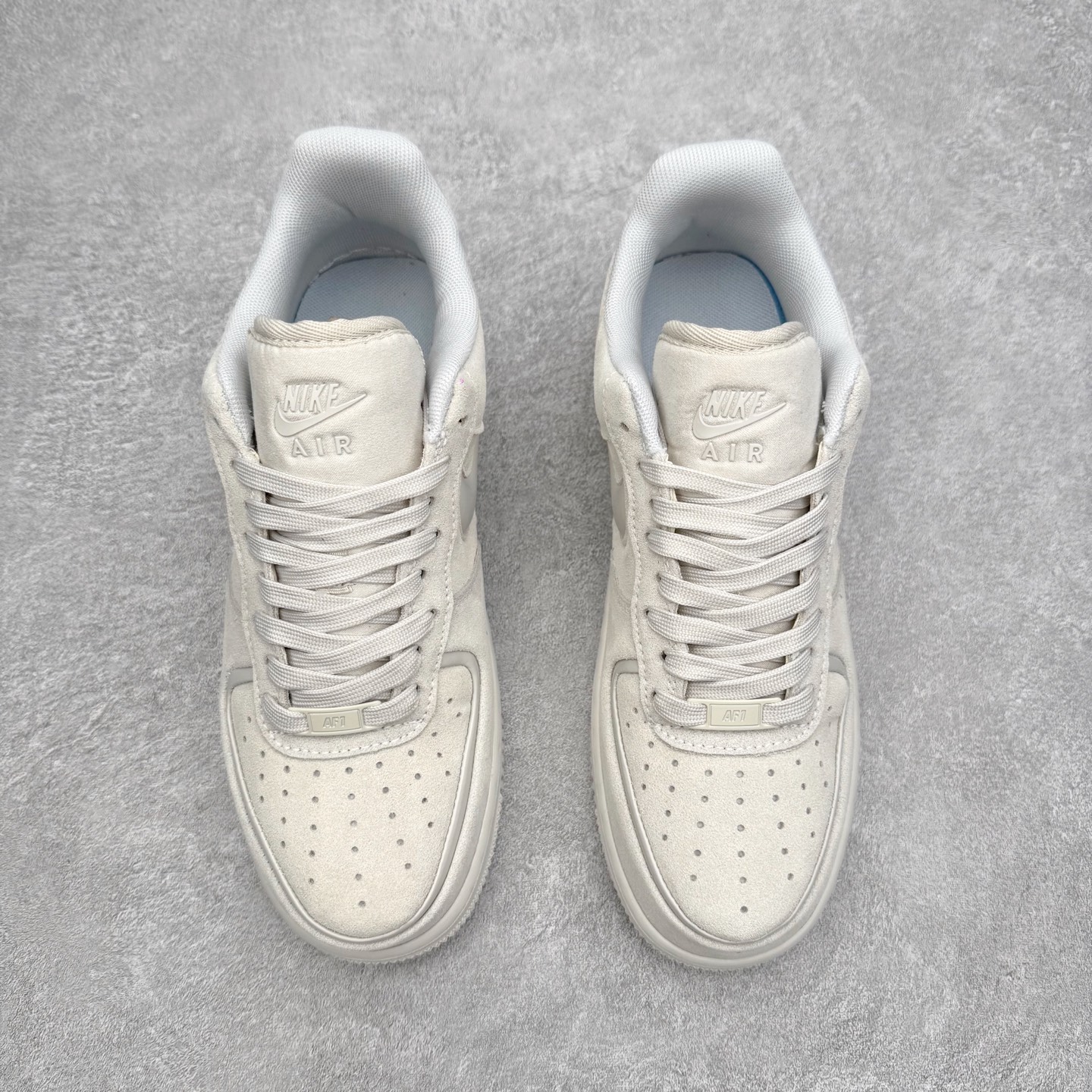 图片[2]-NK Air Force 1´07 Low 空军一号低帮百搭休闲运动板鞋 HV4406-001 柔软、弹性十足的缓震性能和出色的中底设计 横跨复古与现代的外型结合 造就出风靡全球 三十多年的Force 1 直到今天还深受青睐 实拍调校N版已经零色差零失真 百分百还原实物色彩所见即所得 不存在货不对板色差等低级问题 选购参考实物拍摄 不混卖不参货 只用心做好货严格选品 承诺混一赔十 尺码：36 36.5 37.5 38 38.5 39 40 40.5 41 42 42.5 43 44 44.5 45-选品中心