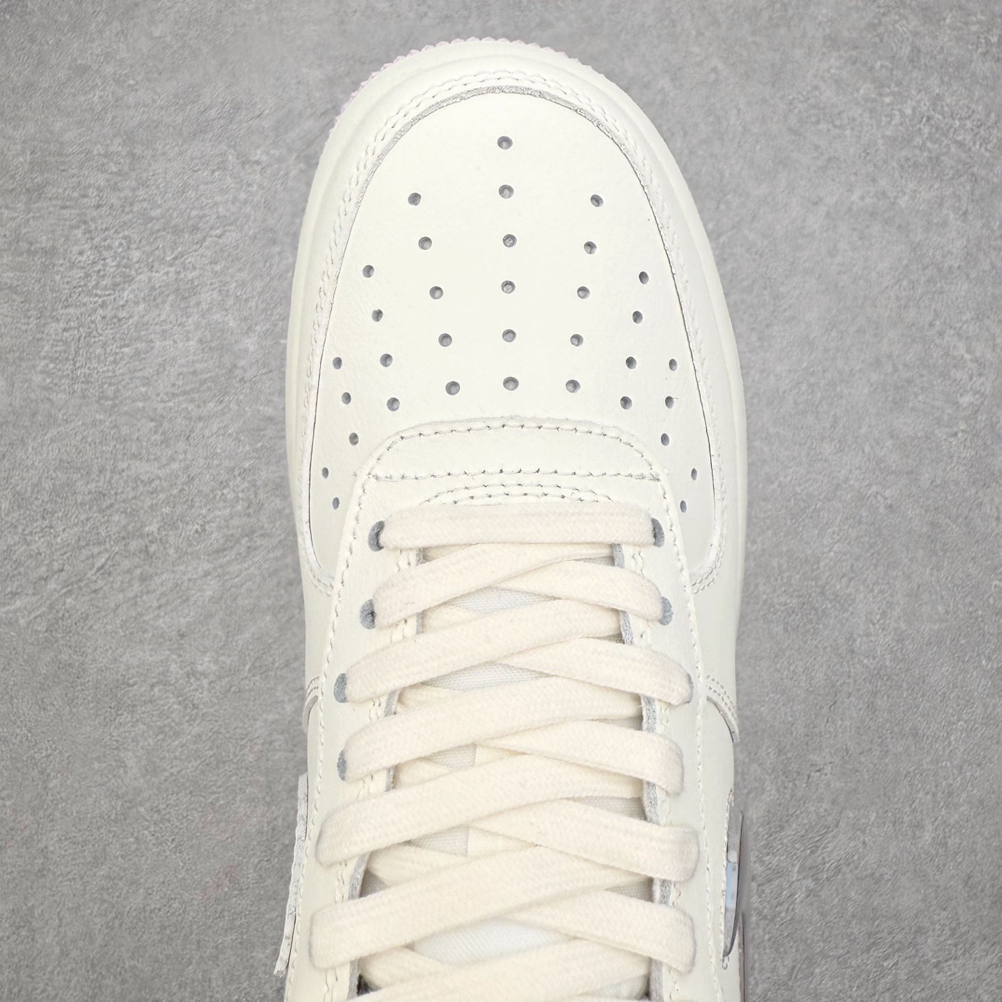 图片[4]-NK Air Force 1´07 Low 空军一号低帮百搭休闲运动板鞋 IQ9795-151 柔软、弹性十足的缓震性能和出色的中底设计 横跨复古与现代的外型结合 造就出风靡全球 三十多年的Force 1 直到今天还深受青睐 实拍调校N版已经零色差零失真 百分百还原实物色彩所见即所得 不存在货不对板色差等低级问题 选购参考实物拍摄 不混卖不参货 只用心做好货严格选品 承诺混一赔十 尺码：36 36.5 37.5 38 38.5 39 40 40.5 41 42 42.5 43 44 44.5 45-选品中心