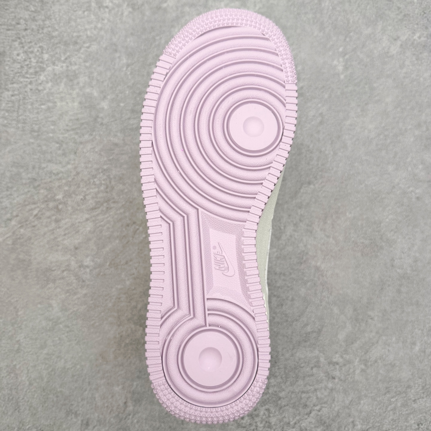 图片[9]-NK Air Force 1´07 Low 空军一号低帮百搭休闲运动板鞋 IQ9795-151 柔软、弹性十足的缓震性能和出色的中底设计 横跨复古与现代的外型结合 造就出风靡全球 三十多年的Force 1 直到今天还深受青睐 实拍调校N版已经零色差零失真 百分百还原实物色彩所见即所得 不存在货不对板色差等低级问题 选购参考实物拍摄 不混卖不参货 只用心做好货严格选品 承诺混一赔十 尺码：36 36.5 37.5 38 38.5 39 40 40.5 41 42 42.5 43 44 44.5 45-选品中心