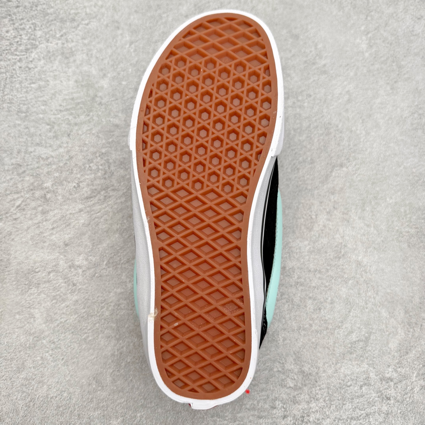 图片[9]-Vans Knu Skool 黑薄荷绿 官方新款 复古休闲胖胖面包鞋 肥胖版大LOGO原版全皮猪八面料 货号：VN0009QC6BT1 尺码：35 36 36.5 37 38 38.5 39 40 40.5 41 42 42.5 43 44-选品中心