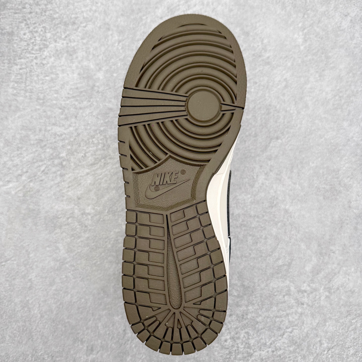 图片[9]-＃F版 NK Dunk Low IQ9783-020 极限压缩利润空间 超乎所想的高性价比 用料绝不含糊 原盒原配 正确耐磨橡胶大底 超高清洁度 全鞋零毛边皮料切割 全套原楦原模倾力打造完美版型 尺码：36 36.5 37.5 38 38.5 39 40 40.5 41 42 42.5 43 44 44.5 45 46 47.5-选品中心