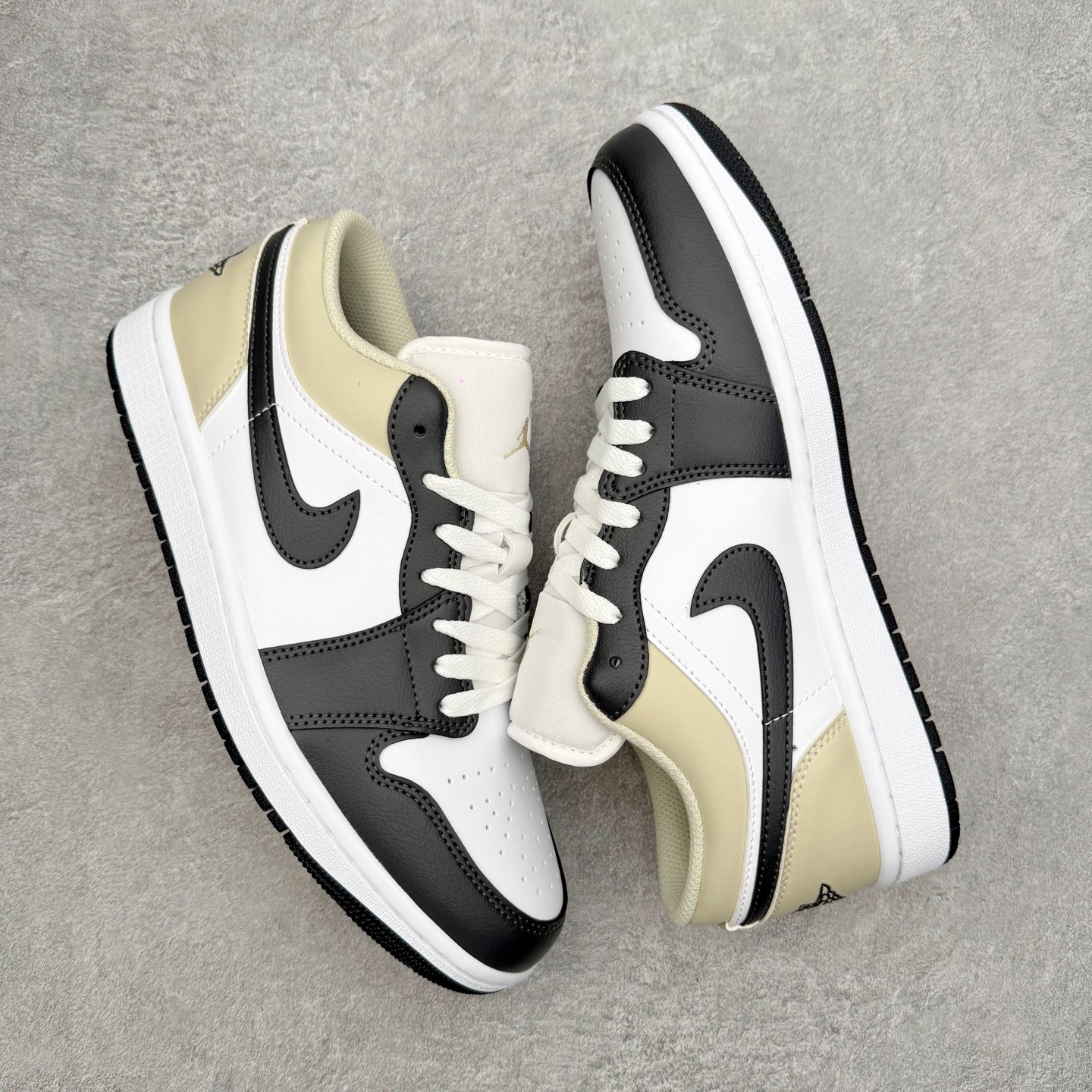 图片[3]-＃小DT Air Jordan AJ1 Low 低帮系列 全新流水线出品 超强性价比 DT版本平替选择 市场第二梯队 全部原鞋开发 原楦原纸板开发 全鞋电脑针车 原厂内置全掌气垫 原盒内在原标 唯一Zp原版鞋带绑法 免检产品 全新2022版型 全头层皮料 完美零毛边处理 原厂配置全掌气垫 价格定位良心 几十个配色陆续出货 实拍调校N版已经零色差零失真 百分百还原实物色彩所见即所得 不存在货不对板色差等低级问题 选购参考实物拍摄 不混卖不参货 只用心做好货严格选品 承诺混一赔十 尺码：36 36.5 37.5 38 38.5 39 40 40.5 41 42 42.5 43 44 44.5 45 46-选品中心