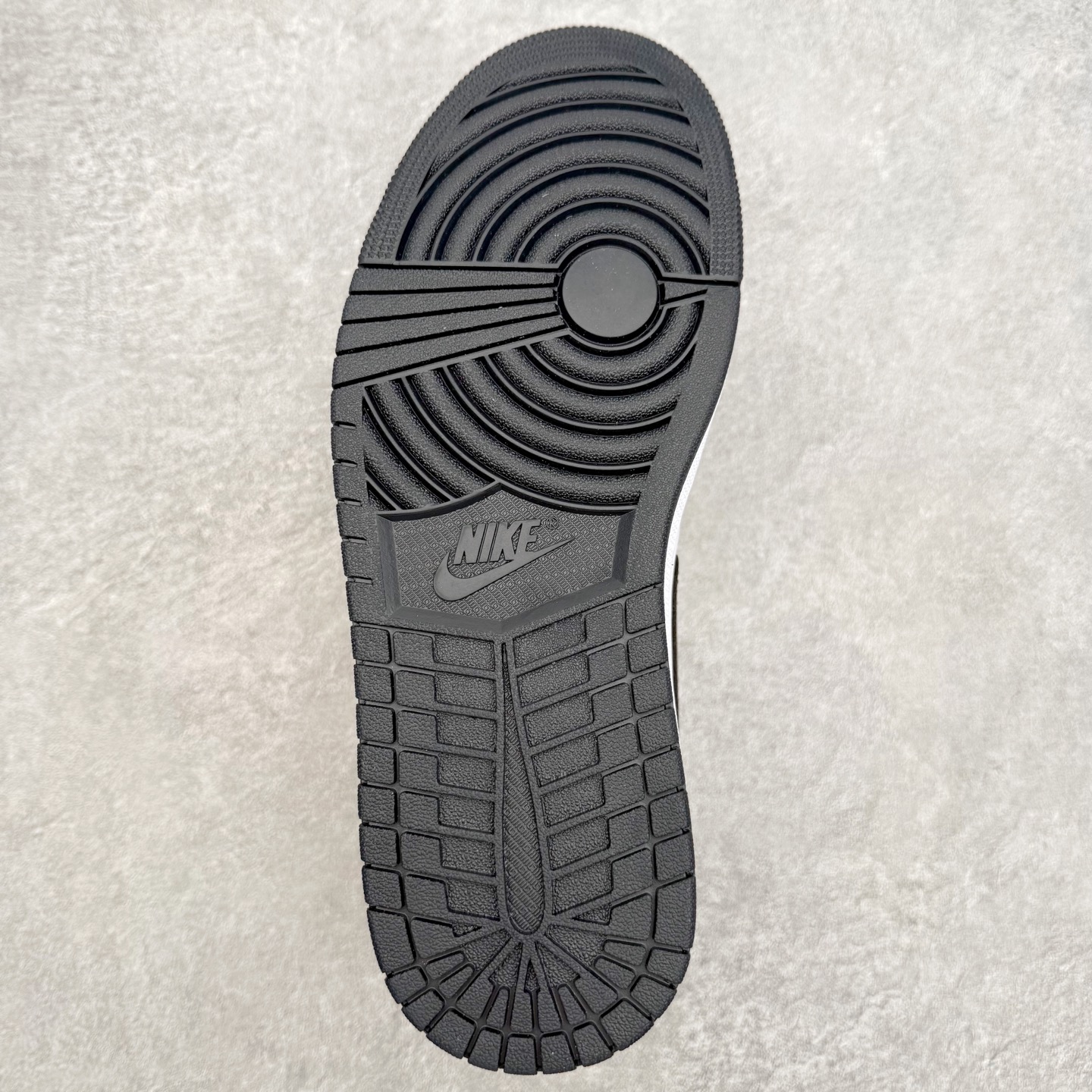 图片[9]-＃小DT Air Jordan AJ1 Low 低帮系列 全新流水线出品 超强性价比 DT版本平替选择 市场第二梯队 全部原鞋开发 原楦原纸板开发 全鞋电脑针车 原厂内置全掌气垫 原盒内在原标 唯一Zp原版鞋带绑法 免检产品 全新2022版型 全头层皮料 完美零毛边处理 原厂配置全掌气垫 价格定位良心 几十个配色陆续出货 实拍调校N版已经零色差零失真 百分百还原实物色彩所见即所得 不存在货不对板色差等低级问题 选购参考实物拍摄 不混卖不参货 只用心做好货严格选品 承诺混一赔十 尺码：36 36.5 37.5 38 38.5 39 40 40.5 41 42 42.5 43 44 44.5 45 46-选品中心