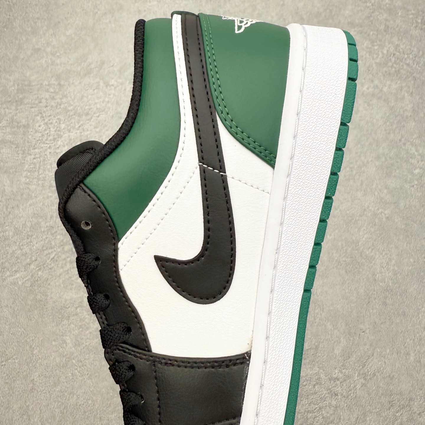 图片[7]-＃小DT Air Jordan AJ1 Low 低帮系列 全新流水线出品 超强性价比 DT版本平替选择 市场第二梯队 全部原鞋开发 原楦原纸板开发 全鞋电脑针车 原厂内置全掌气垫 原盒内在原标 唯一Zp原版鞋带绑法 免检产品 全新2022版型 全头层皮料 完美零毛边处理 原厂配置全掌气垫 价格定位良心 几十个配色陆续出货 实拍调校N版已经零色差零失真 百分百还原实物色彩所见即所得 不存在货不对板色差等低级问题 选购参考实物拍摄 不混卖不参货 只用心做好货严格选品 承诺混一赔十 尺码：36 36.5 37.5 38 38.5 39 40 40.5 41 42 42.5 43 44 44.5 45 46-选品中心