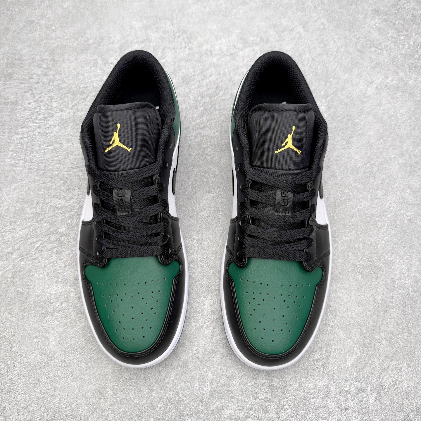 图片[2]-＃小DT Air Jordan AJ1 Low 低帮系列 全新流水线出品 超强性价比 DT版本平替选择 市场第二梯队 全部原鞋开发 原楦原纸板开发 全鞋电脑针车 原厂内置全掌气垫 原盒内在原标 唯一Zp原版鞋带绑法 免检产品 全新2022版型 全头层皮料 完美零毛边处理 原厂配置全掌气垫 价格定位良心 几十个配色陆续出货 实拍调校N版已经零色差零失真 百分百还原实物色彩所见即所得 不存在货不对板色差等低级问题 选购参考实物拍摄 不混卖不参货 只用心做好货严格选品 承诺混一赔十 尺码：36 36.5 37.5 38 38.5 39 40 40.5 41 42 42.5 43 44 44.5 45 46-选品中心