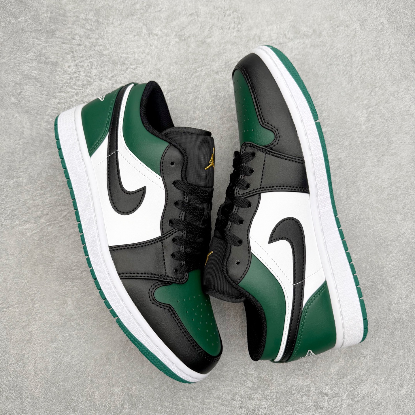 图片[3]-＃小DT Air Jordan AJ1 Low 低帮系列 全新流水线出品 超强性价比 DT版本平替选择 市场第二梯队 全部原鞋开发 原楦原纸板开发 全鞋电脑针车 原厂内置全掌气垫 原盒内在原标 唯一Zp原版鞋带绑法 免检产品 全新2022版型 全头层皮料 完美零毛边处理 原厂配置全掌气垫 价格定位良心 几十个配色陆续出货 实拍调校N版已经零色差零失真 百分百还原实物色彩所见即所得 不存在货不对板色差等低级问题 选购参考实物拍摄 不混卖不参货 只用心做好货严格选品 承诺混一赔十 尺码：36 36.5 37.5 38 38.5 39 40 40.5 41 42 42.5 43 44 44.5 45 46-选品中心