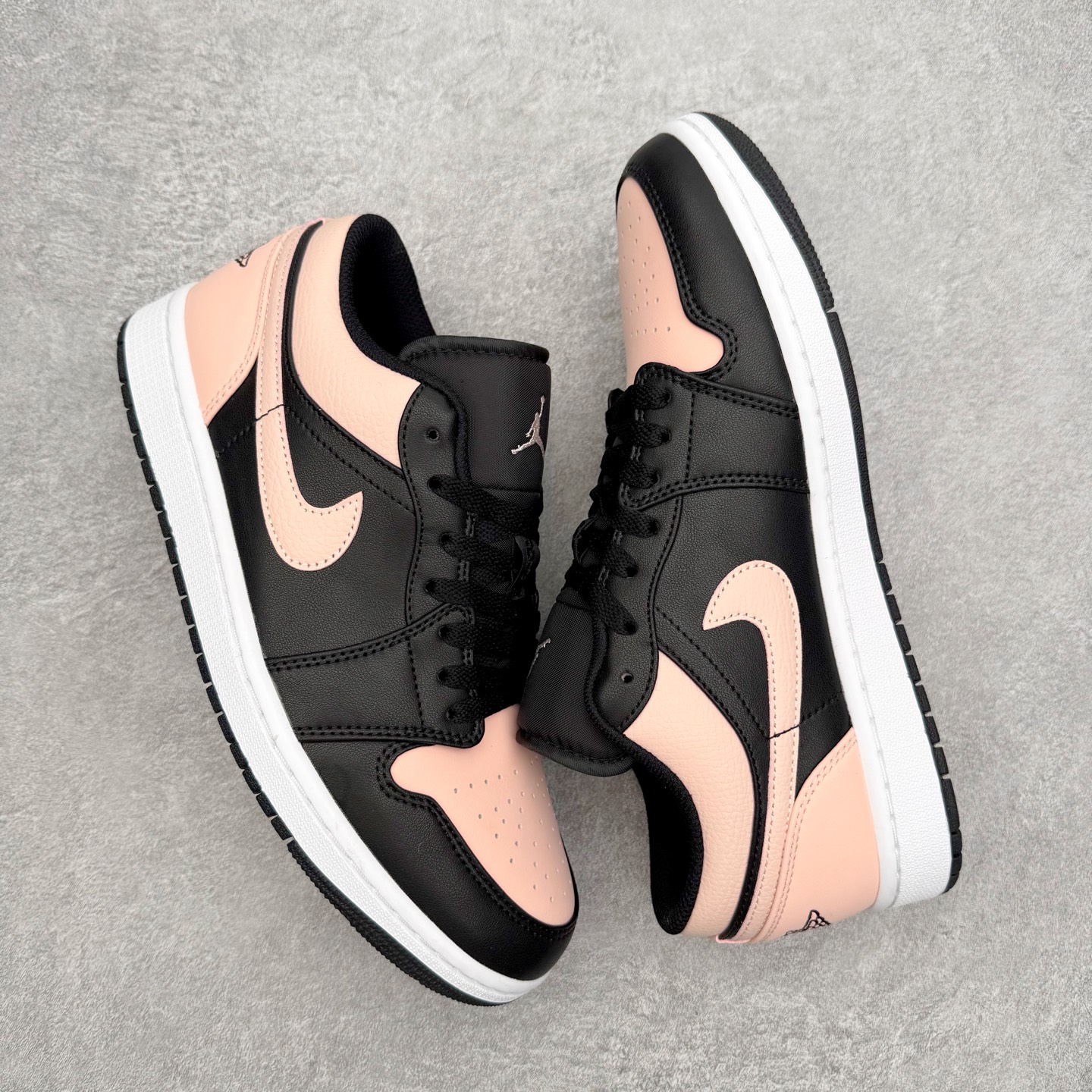 图片[3]-＃小DT Air Jordan AJ1 Low 低帮系列 全新流水线出品 超强性价比 DT版本平替选择 市场第二梯队 全部原鞋开发 原楦原纸板开发 全鞋电脑针车 原厂内置全掌气垫 原盒内在原标 唯一Zp原版鞋带绑法 免检产品 全新2022版型 全头层皮料 完美零毛边处理 原厂配置全掌气垫 价格定位良心 几十个配色陆续出货 实拍调校N版已经零色差零失真 百分百还原实物色彩所见即所得 不存在货不对板色差等低级问题 选购参考实物拍摄 不混卖不参货 只用心做好货严格选品 承诺混一赔十 尺码：36 36.5 37.5 38 38.5 39 40 40.5 41 42 42.5 43 44 44.5 45 46-选品中心