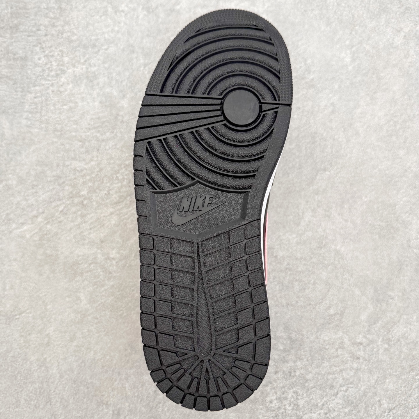 图片[9]-＃小DT Air Jordan AJ1 Low 低帮系列 全新流水线出品 超强性价比 DT版本平替选择 市场第二梯队 全部原鞋开发 原楦原纸板开发 全鞋电脑针车 原厂内置全掌气垫 原盒内在原标 唯一Zp原版鞋带绑法 免检产品 全新2022版型 全头层皮料 完美零毛边处理 原厂配置全掌气垫 价格定位良心 几十个配色陆续出货 实拍调校N版已经零色差零失真 百分百还原实物色彩所见即所得 不存在货不对板色差等低级问题 选购参考实物拍摄 不混卖不参货 只用心做好货严格选品 承诺混一赔十 尺码：36 36.5 37.5 38 38.5 39 40 40.5 41 42 42.5 43 44 44.5 45 46-选品中心