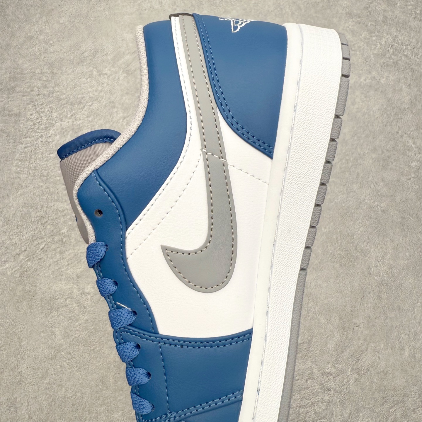 图片[7]-＃小DT Air Jordan AJ1 Low 低帮系列 全新流水线出品 超强性价比 DT版本平替选择 市场第二梯队 全部原鞋开发 原楦原纸板开发 全鞋电脑针车 原厂内置全掌气垫 原盒内在原标 唯一Zp原版鞋带绑法 免检产品 全新2022版型 全头层皮料 完美零毛边处理 原厂配置全掌气垫 价格定位良心 几十个配色陆续出货 实拍调校N版已经零色差零失真 百分百还原实物色彩所见即所得 不存在货不对板色差等低级问题 选购参考实物拍摄 不混卖不参货 只用心做好货严格选品 承诺混一赔十 尺码：36 36.5 37.5 38 38.5 39 40 40.5 41 42 42.5 43 44 44.5 45 46-选品中心