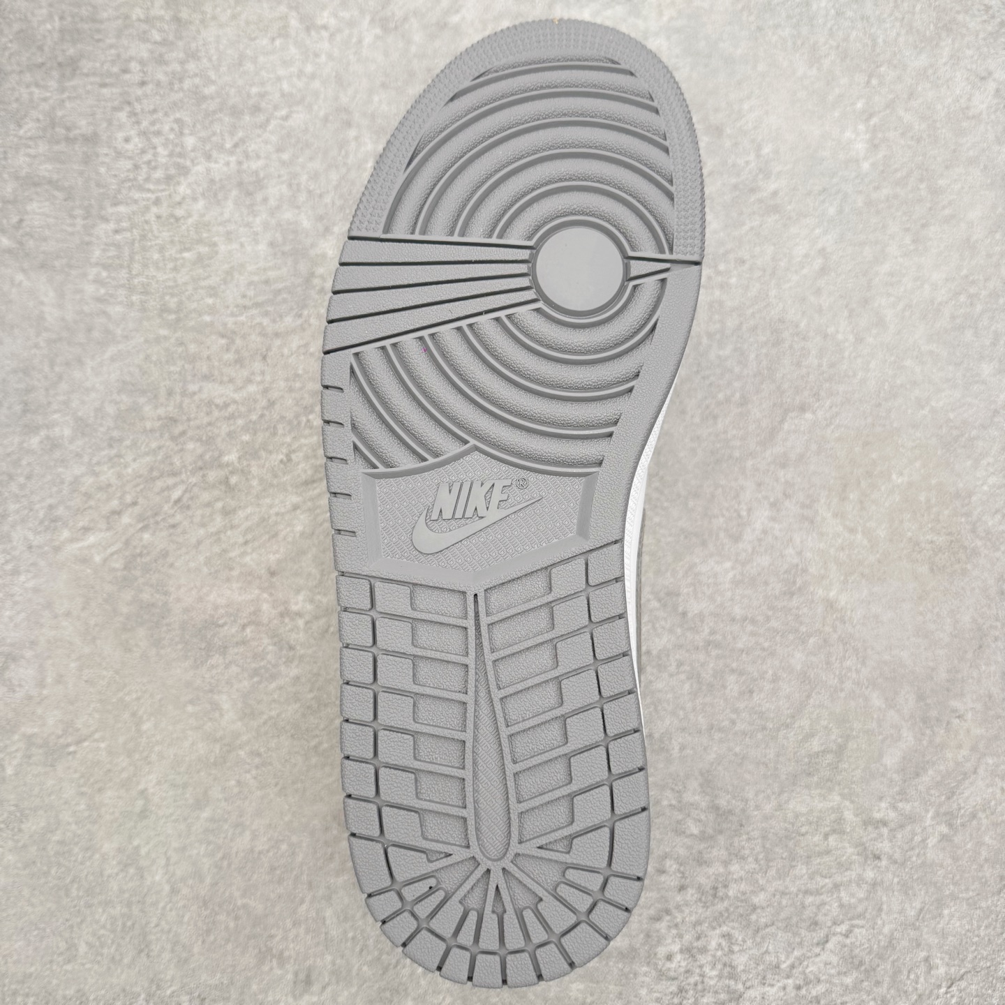 图片[9]-＃小DT Air Jordan AJ1 Low 低帮系列 全新流水线出品 超强性价比 DT版本平替选择 市场第二梯队 全部原鞋开发 原楦原纸板开发 全鞋电脑针车 原厂内置全掌气垫 原盒内在原标 唯一Zp原版鞋带绑法 免检产品 全新2022版型 全头层皮料 完美零毛边处理 原厂配置全掌气垫 价格定位良心 几十个配色陆续出货 实拍调校N版已经零色差零失真 百分百还原实物色彩所见即所得 不存在货不对板色差等低级问题 选购参考实物拍摄 不混卖不参货 只用心做好货严格选品 承诺混一赔十 尺码：36 36.5 37.5 38 38.5 39 40 40.5 41 42 42.5 43 44 44.5 45 46-选品中心