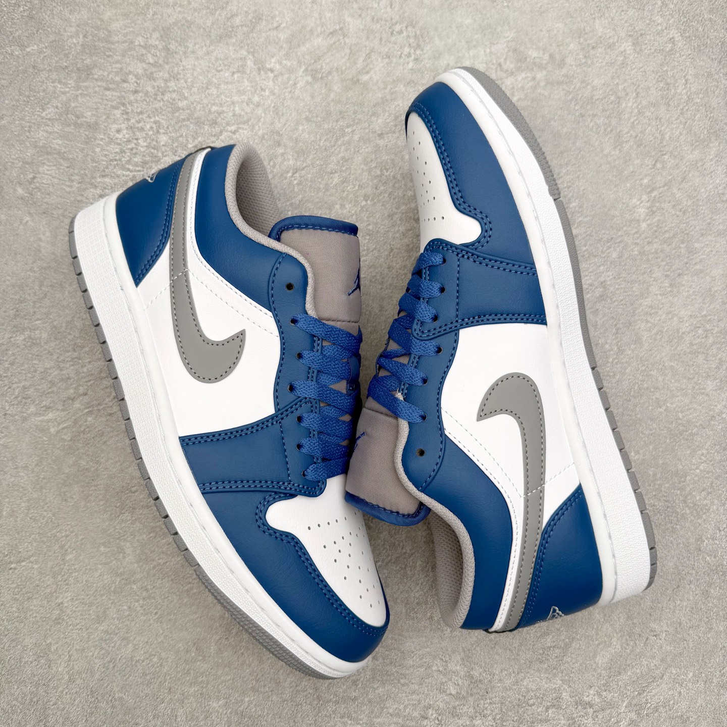 图片[3]-＃小DT Air Jordan AJ1 Low 低帮系列 全新流水线出品 超强性价比 DT版本平替选择 市场第二梯队 全部原鞋开发 原楦原纸板开发 全鞋电脑针车 原厂内置全掌气垫 原盒内在原标 唯一Zp原版鞋带绑法 免检产品 全新2022版型 全头层皮料 完美零毛边处理 原厂配置全掌气垫 价格定位良心 几十个配色陆续出货 实拍调校N版已经零色差零失真 百分百还原实物色彩所见即所得 不存在货不对板色差等低级问题 选购参考实物拍摄 不混卖不参货 只用心做好货严格选品 承诺混一赔十 尺码：36 36.5 37.5 38 38.5 39 40 40.5 41 42 42.5 43 44 44.5 45 46-选品中心