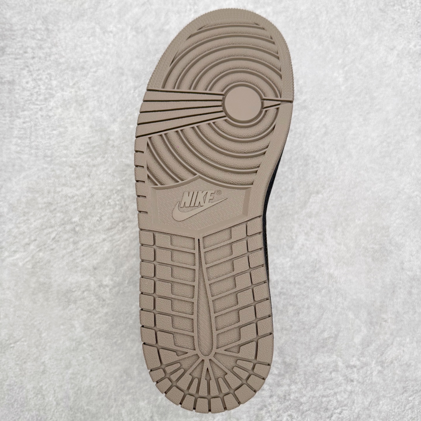 图片[9]-＃小DT Air Jordan AJ1 Low 低帮系列 全新流水线出品 超强性价比 DT版本平替选择 市场第二梯队 全部原鞋开发 原楦原纸板开发 全鞋电脑针车 原厂内置全掌气垫 原盒内在原标 唯一Zp原版鞋带绑法 免检产品 全新2022版型 全头层皮料 完美零毛边处理 原厂配置全掌气垫 价格定位良心 几十个配色陆续出货 实拍调校N版已经零色差零失真 百分百还原实物色彩所见即所得 不存在货不对板色差等低级问题 选购参考实物拍摄 不混卖不参货 只用心做好货严格选品 承诺混一赔十 尺码：36 36.5 37.5 38 38.5 39 40 40.5 41 42 42.5 43 44 44.5 45 46-选品中心