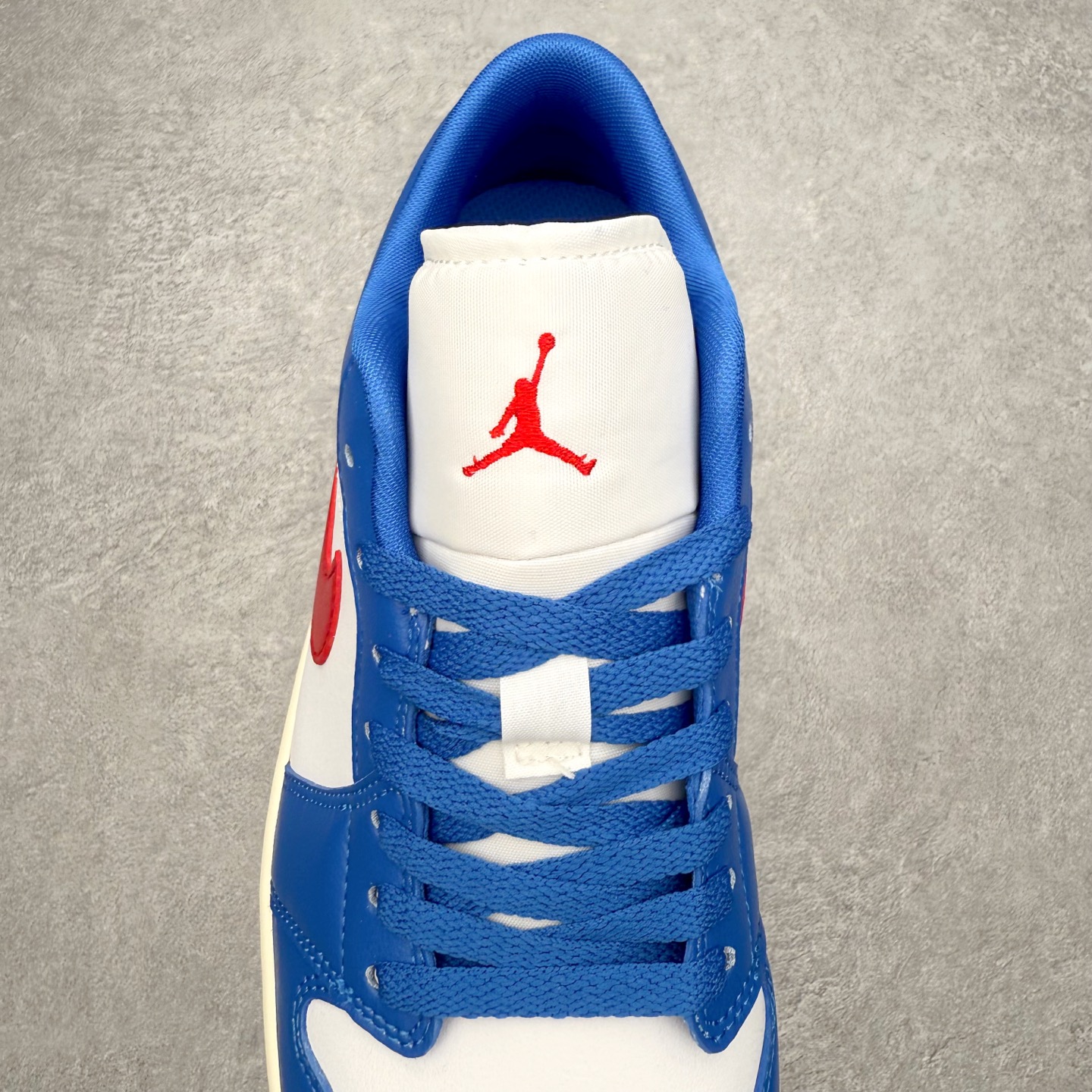 图片[5]-＃小DT Air Jordan AJ1 Low 低帮系列 全新流水线出品 超强性价比 DT版本平替选择 市场第二梯队 全部原鞋开发 原楦原纸板开发 全鞋电脑针车 原厂内置全掌气垫 原盒内在原标 唯一Zp原版鞋带绑法 免检产品 全新2022版型 全头层皮料 完美零毛边处理 原厂配置全掌气垫 价格定位良心 几十个配色陆续出货 实拍调校N版已经零色差零失真 百分百还原实物色彩所见即所得 不存在货不对板色差等低级问题 选购参考实物拍摄 不混卖不参货 只用心做好货严格选品 承诺混一赔十 尺码：36 36.5 37.5 38 38.5 39 40 40.5 41 42 42.5 43 44 44.5 45 46-选品中心