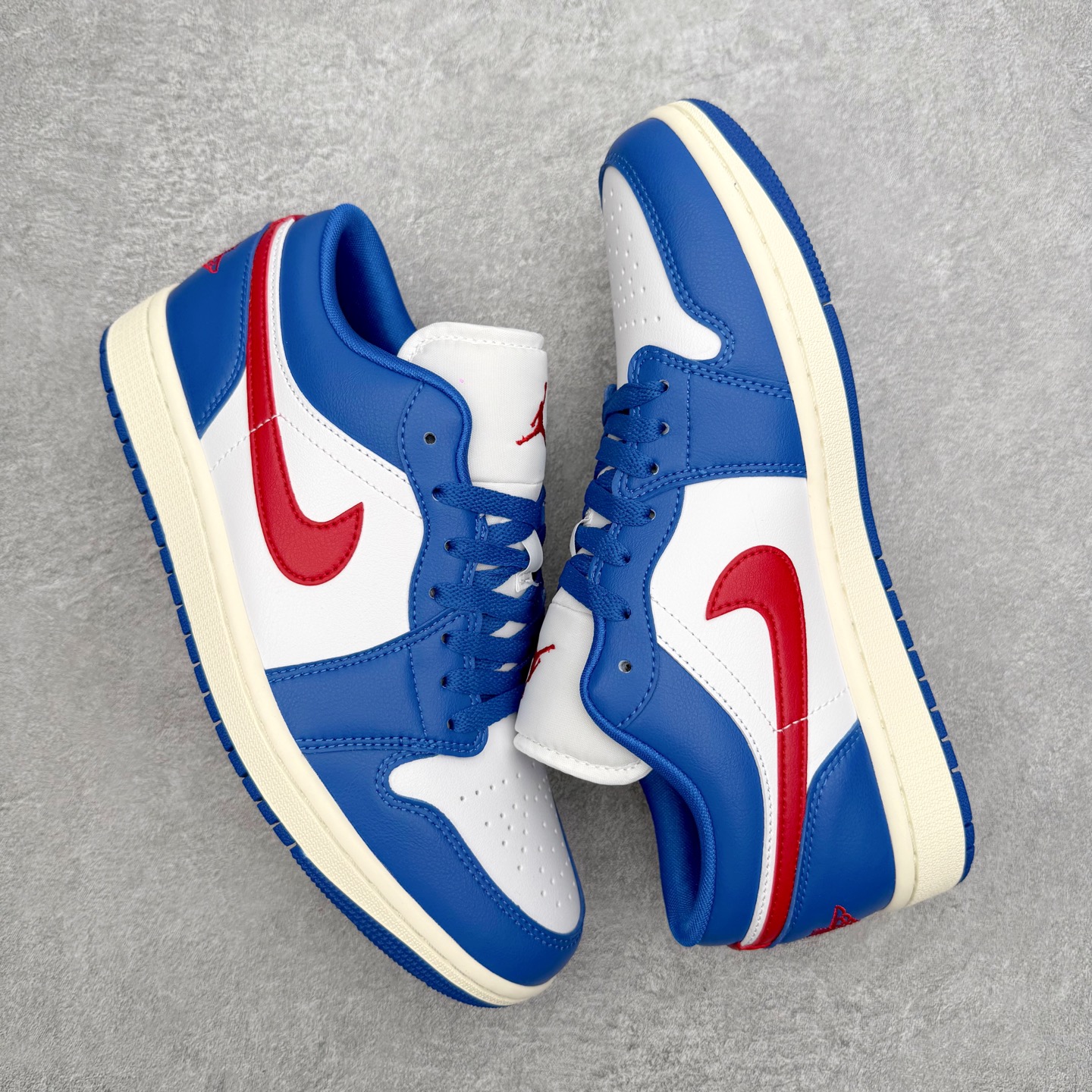 图片[3]-＃小DT Air Jordan AJ1 Low 低帮系列 全新流水线出品 超强性价比 DT版本平替选择 市场第二梯队 全部原鞋开发 原楦原纸板开发 全鞋电脑针车 原厂内置全掌气垫 原盒内在原标 唯一Zp原版鞋带绑法 免检产品 全新2022版型 全头层皮料 完美零毛边处理 原厂配置全掌气垫 价格定位良心 几十个配色陆续出货 实拍调校N版已经零色差零失真 百分百还原实物色彩所见即所得 不存在货不对板色差等低级问题 选购参考实物拍摄 不混卖不参货 只用心做好货严格选品 承诺混一赔十 尺码：36 36.5 37.5 38 38.5 39 40 40.5 41 42 42.5 43 44 44.5 45 46-选品中心