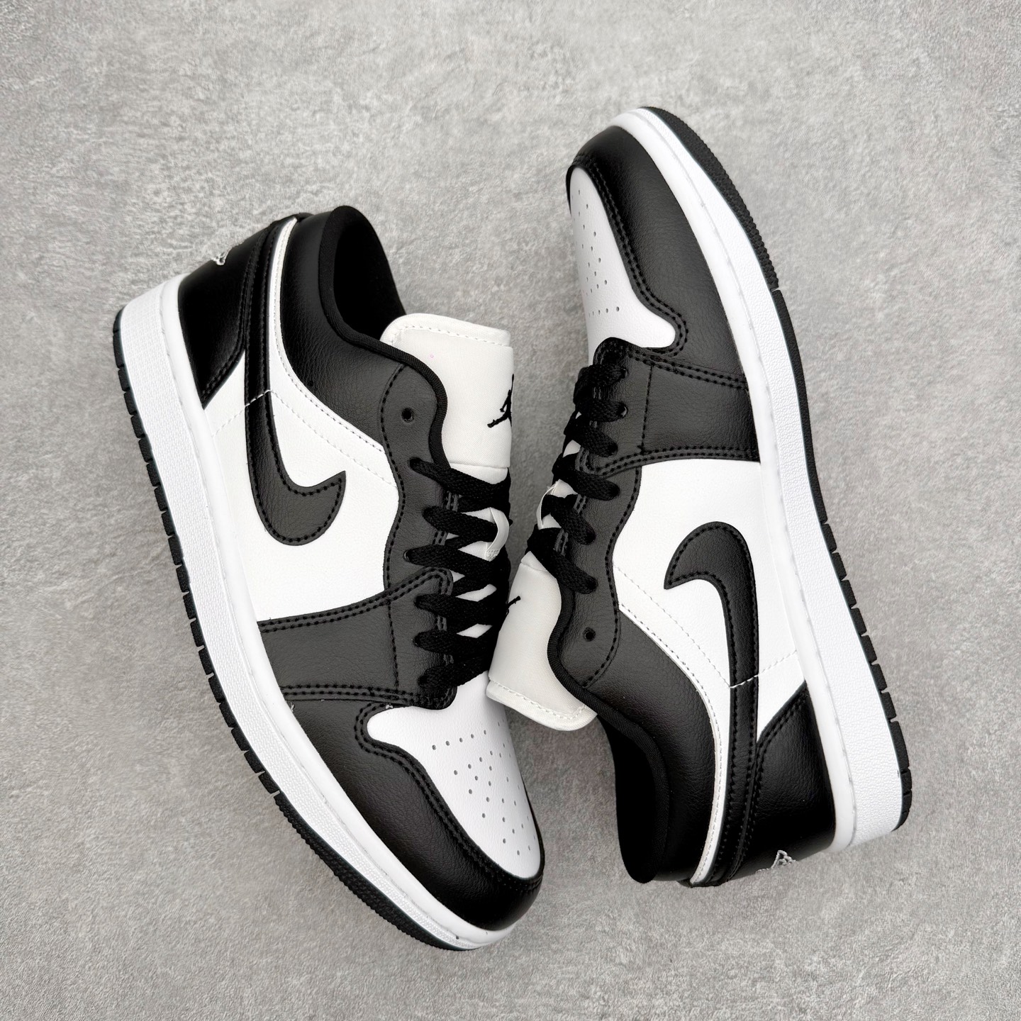 图片[3]-＃小DT Air Jordan AJ1 Low 低帮系列 全新流水线出品 超强性价比 DT版本平替选择 市场第二梯队 全部原鞋开发 原楦原纸板开发 全鞋电脑针车 原厂内置全掌气垫 原盒内在原标 唯一Zp原版鞋带绑法 免检产品 全新2022版型 全头层皮料 完美零毛边处理 原厂配置全掌气垫 价格定位良心 几十个配色陆续出货 实拍调校N版已经零色差零失真 百分百还原实物色彩所见即所得 不存在货不对板色差等低级问题 选购参考实物拍摄 不混卖不参货 只用心做好货严格选品 承诺混一赔十 尺码：36 36.5 37.5 38 38.5 39 40 40.5 41 42 42.5 43 44 44.5 45 46-选品中心