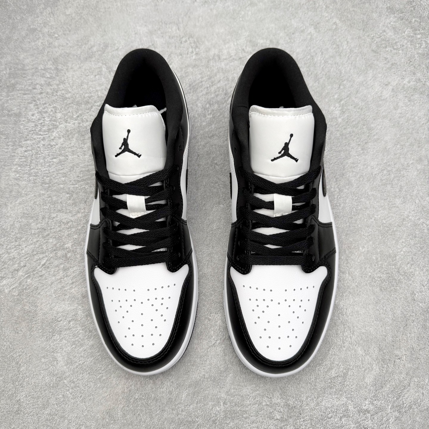 图片[2]-＃小DT Air Jordan AJ1 Low 低帮系列 全新流水线出品 超强性价比 DT版本平替选择 市场第二梯队 全部原鞋开发 原楦原纸板开发 全鞋电脑针车 原厂内置全掌气垫 原盒内在原标 唯一Zp原版鞋带绑法 免检产品 全新2022版型 全头层皮料 完美零毛边处理 原厂配置全掌气垫 价格定位良心 几十个配色陆续出货 实拍调校N版已经零色差零失真 百分百还原实物色彩所见即所得 不存在货不对板色差等低级问题 选购参考实物拍摄 不混卖不参货 只用心做好货严格选品 承诺混一赔十 尺码：36 36.5 37.5 38 38.5 39 40 40.5 41 42 42.5 43 44 44.5 45 46-选品中心