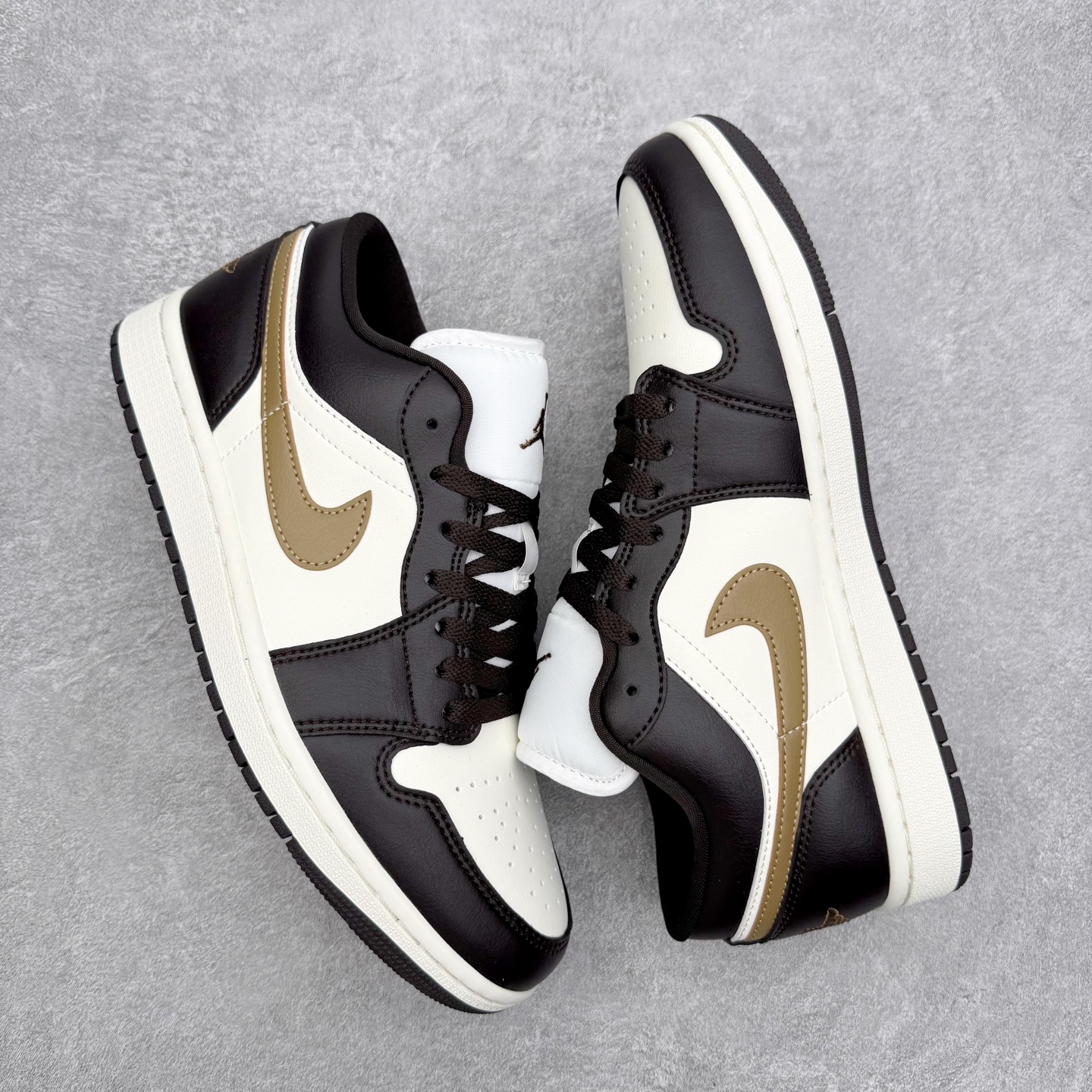 图片[3]-＃小DT Air Jordan AJ1 Low 低帮系列 全新流水线出品 超强性价比 DT版本平替选择 市场第二梯队 全部原鞋开发 原楦原纸板开发 全鞋电脑针车 原厂内置全掌气垫 原盒内在原标 唯一Zp原版鞋带绑法 免检产品 全新2022版型 全头层皮料 完美零毛边处理 原厂配置全掌气垫 价格定位良心 几十个配色陆续出货 实拍调校N版已经零色差零失真 百分百还原实物色彩所见即所得 不存在货不对板色差等低级问题 选购参考实物拍摄 不混卖不参货 只用心做好货严格选品 承诺混一赔十 尺码：36 36.5 37.5 38 38.5 39 40 40.5 41 42 42.5 43 44 44.5 45 46-选品中心