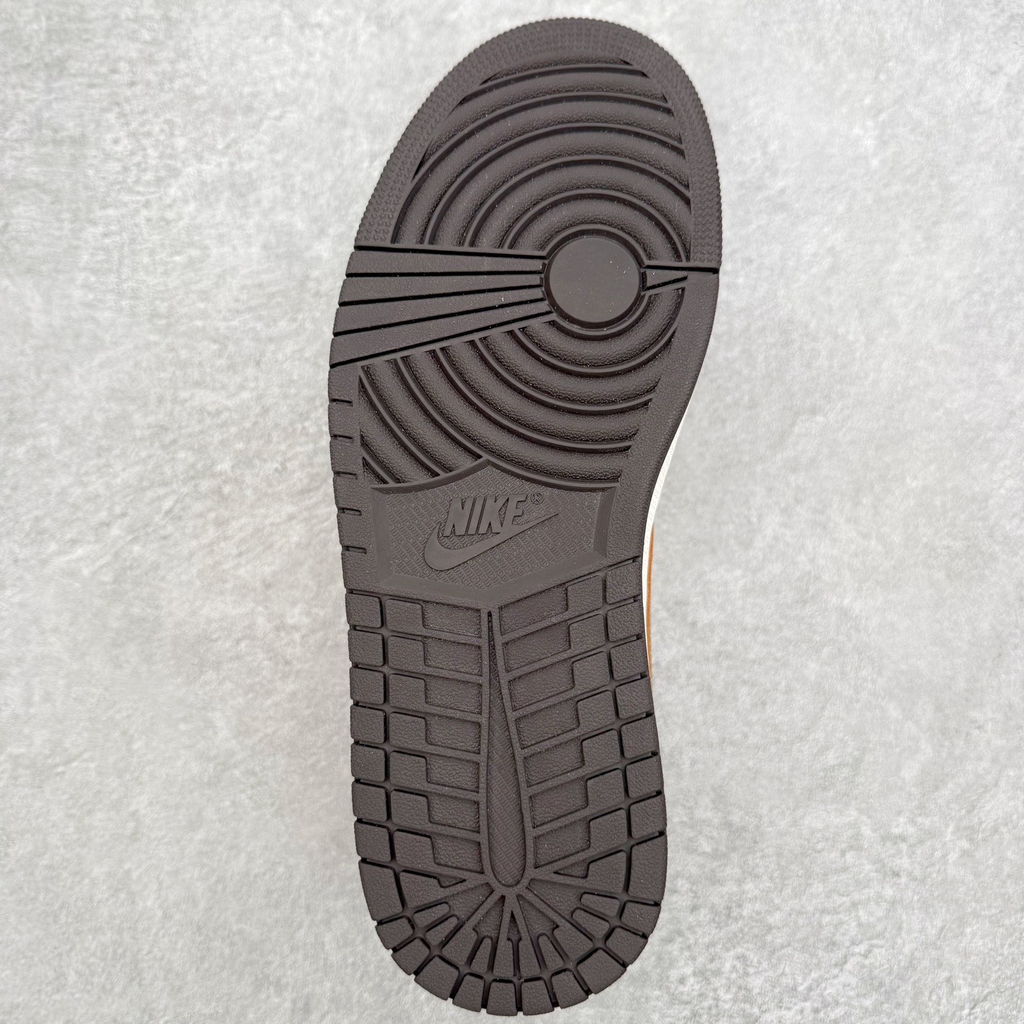 图片[9]-＃小DT Air Jordan AJ1 Low 低帮系列 全新流水线出品 超强性价比 DT版本平替选择 市场第二梯队 全部原鞋开发 原楦原纸板开发 全鞋电脑针车 原厂内置全掌气垫 原盒内在原标 唯一Zp原版鞋带绑法 免检产品 全新2022版型 全头层皮料 完美零毛边处理 原厂配置全掌气垫 价格定位良心 几十个配色陆续出货 实拍调校N版已经零色差零失真 百分百还原实物色彩所见即所得 不存在货不对板色差等低级问题 选购参考实物拍摄 不混卖不参货 只用心做好货严格选品 承诺混一赔十 尺码：36 36.5 37.5 38 38.5 39 40 40.5 41 42 42.5 43 44 44.5 45 46-选品中心