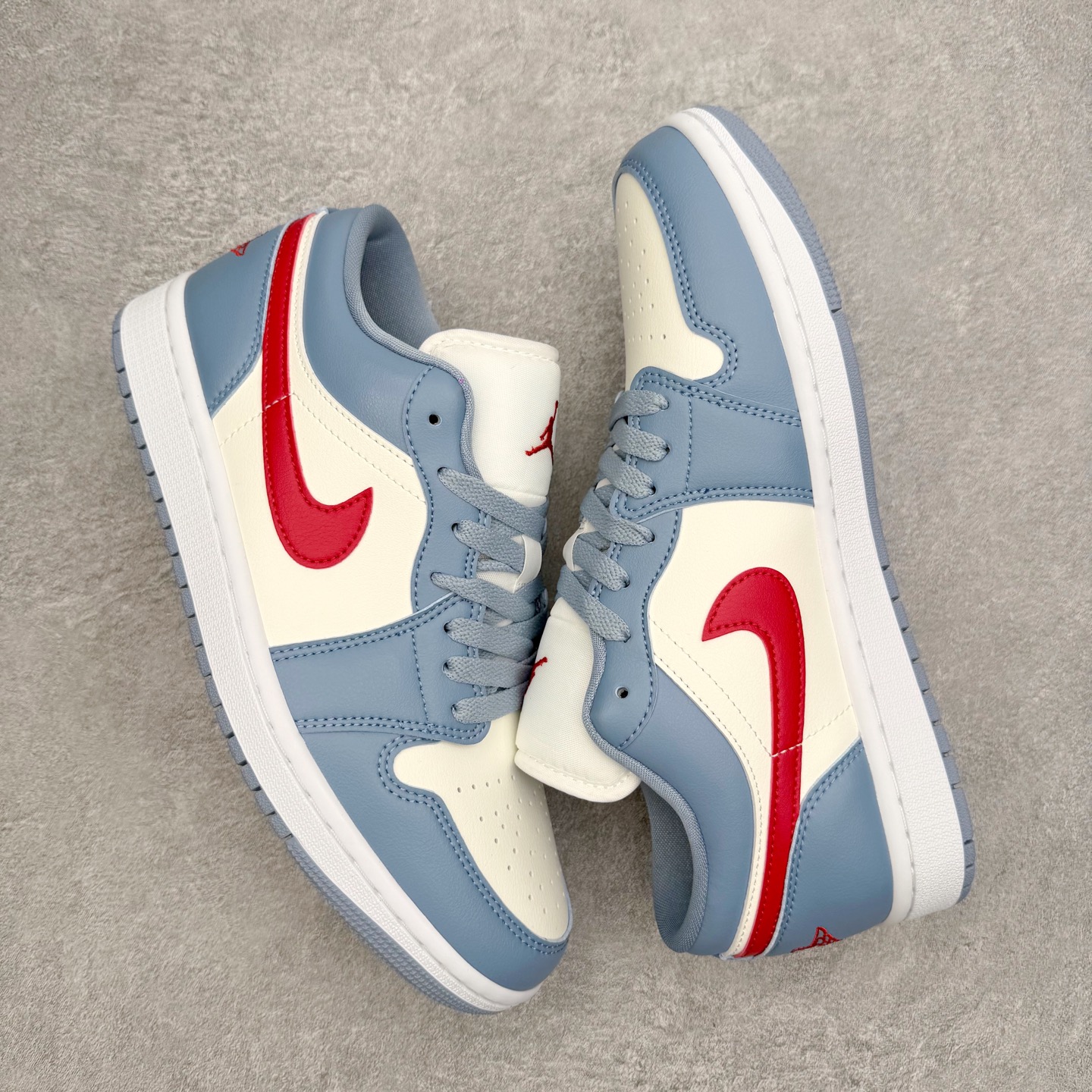 图片[3]-＃小DT Air Jordan AJ1 Low 低帮系列 全新流水线出品 超强性价比 DT版本平替选择 市场第二梯队 全部原鞋开发 原楦原纸板开发 全鞋电脑针车 原厂内置全掌气垫 原盒内在原标 唯一Zp原版鞋带绑法 免检产品 全新2022版型 全头层皮料 完美零毛边处理 原厂配置全掌气垫 价格定位良心 几十个配色陆续出货 实拍调校N版已经零色差零失真 百分百还原实物色彩所见即所得 不存在货不对板色差等低级问题 选购参考实物拍摄 不混卖不参货 只用心做好货严格选品 承诺混一赔十 尺码：36 36.5 37.5 38 38.5 39 40 40.5 41 42 42.5 43 44 44.5 45 46-选品中心