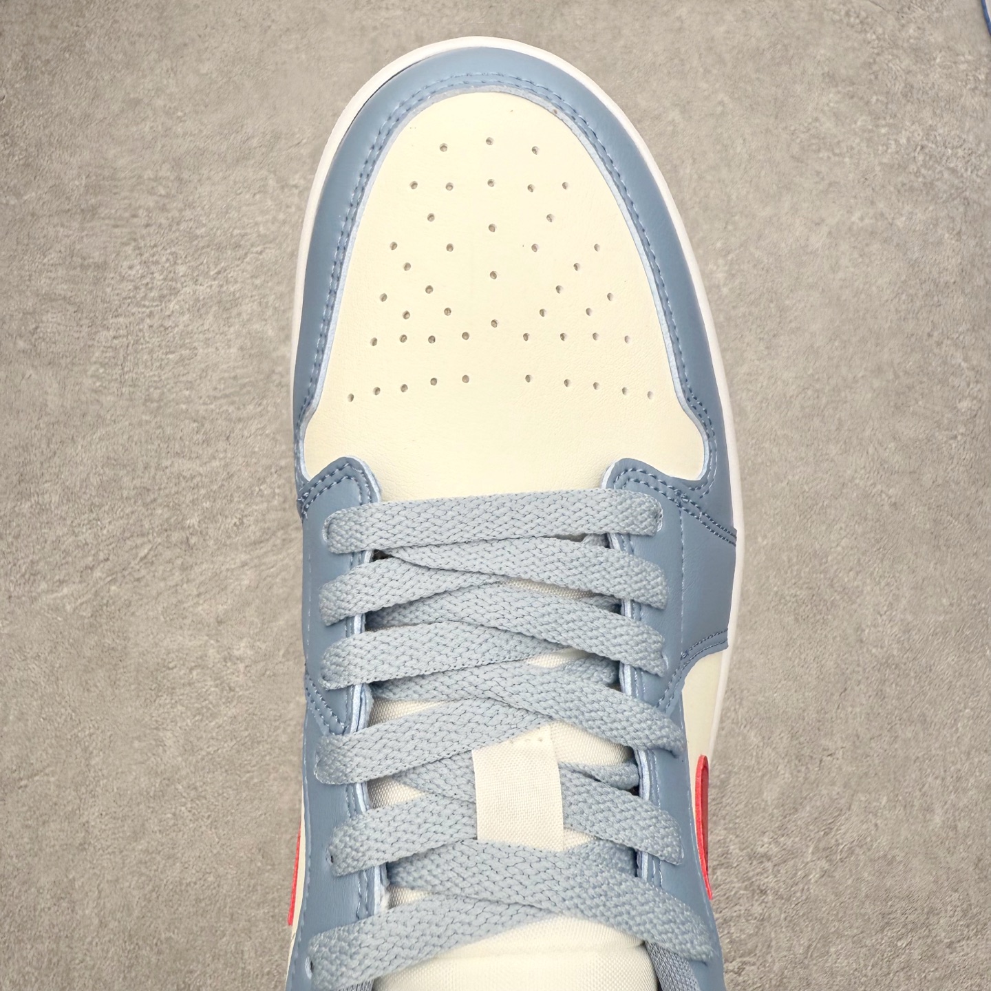 图片[4]-＃小DT Air Jordan AJ1 Low 低帮系列 全新流水线出品 超强性价比 DT版本平替选择 市场第二梯队 全部原鞋开发 原楦原纸板开发 全鞋电脑针车 原厂内置全掌气垫 原盒内在原标 唯一Zp原版鞋带绑法 免检产品 全新2022版型 全头层皮料 完美零毛边处理 原厂配置全掌气垫 价格定位良心 几十个配色陆续出货 实拍调校N版已经零色差零失真 百分百还原实物色彩所见即所得 不存在货不对板色差等低级问题 选购参考实物拍摄 不混卖不参货 只用心做好货严格选品 承诺混一赔十 尺码：36 36.5 37.5 38 38.5 39 40 40.5 41 42 42.5 43 44 44.5 45 46-选品中心
