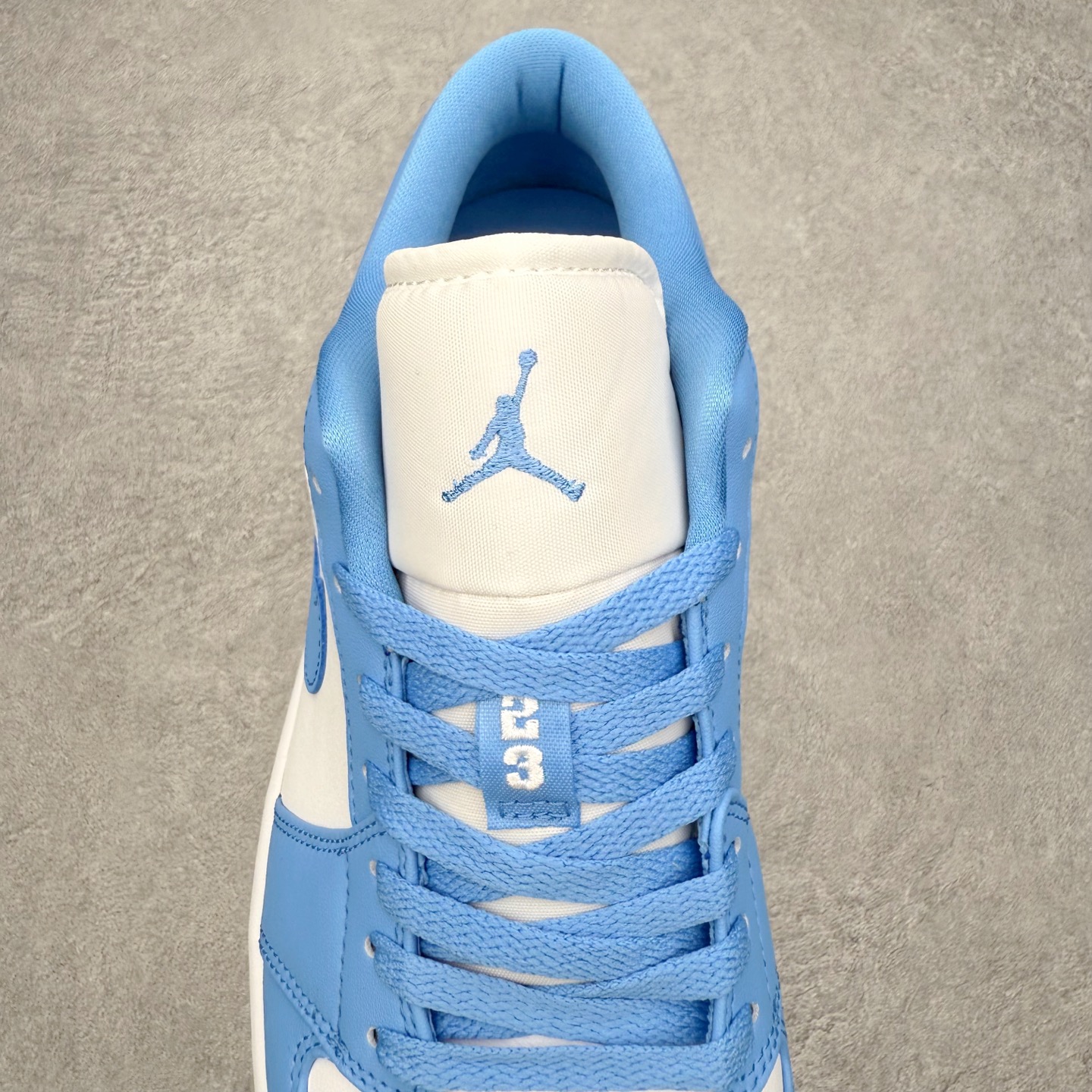 图片[5]-＃小DT Air Jordan AJ1 Low 低帮系列 全新流水线出品 超强性价比 DT版本平替选择 市场第二梯队 全部原鞋开发 原楦原纸板开发 全鞋电脑针车 原厂内置全掌气垫 原盒内在原标 唯一Zp原版鞋带绑法 免检产品 全新2022版型 全头层皮料 完美零毛边处理 原厂配置全掌气垫 价格定位良心 几十个配色陆续出货 实拍调校N版已经零色差零失真 百分百还原实物色彩所见即所得 不存在货不对板色差等低级问题 选购参考实物拍摄 不混卖不参货 只用心做好货严格选品 承诺混一赔十 尺码：36 36.5 37.5 38 38.5 39 40 40.5 41 42 42.5 43 44 44.5 45 46-选品中心