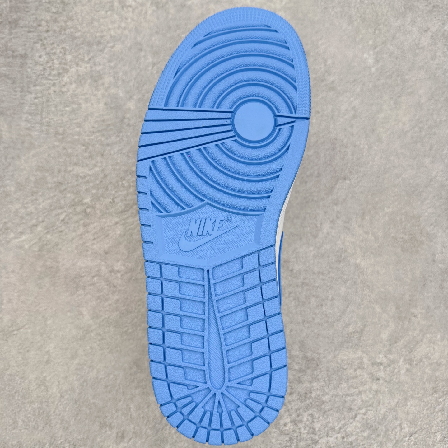 图片[9]-＃小DT Air Jordan AJ1 Low 低帮系列 全新流水线出品 超强性价比 DT版本平替选择 市场第二梯队 全部原鞋开发 原楦原纸板开发 全鞋电脑针车 原厂内置全掌气垫 原盒内在原标 唯一Zp原版鞋带绑法 免检产品 全新2022版型 全头层皮料 完美零毛边处理 原厂配置全掌气垫 价格定位良心 几十个配色陆续出货 实拍调校N版已经零色差零失真 百分百还原实物色彩所见即所得 不存在货不对板色差等低级问题 选购参考实物拍摄 不混卖不参货 只用心做好货严格选品 承诺混一赔十 尺码：36 36.5 37.5 38 38.5 39 40 40.5 41 42 42.5 43 44 44.5 45 46-选品中心