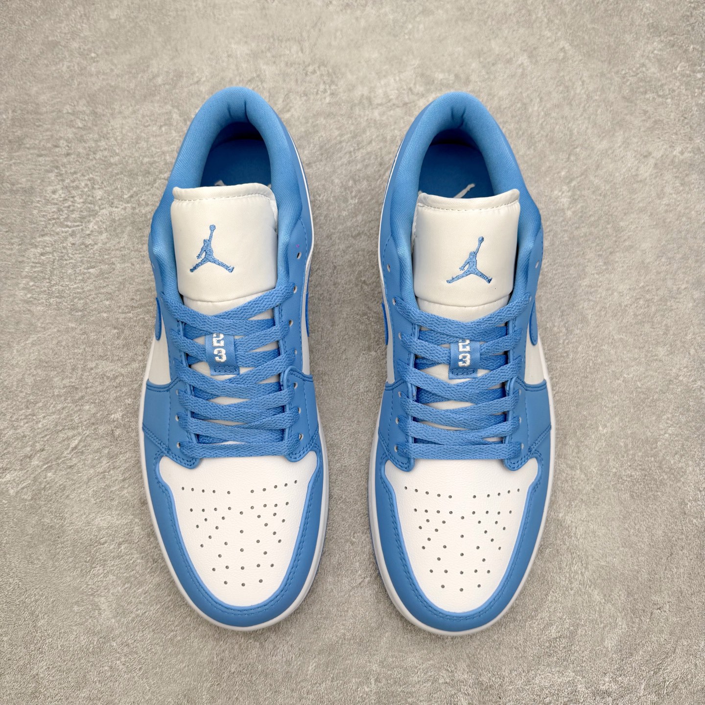 图片[2]-＃小DT Air Jordan AJ1 Low 低帮系列 全新流水线出品 超强性价比 DT版本平替选择 市场第二梯队 全部原鞋开发 原楦原纸板开发 全鞋电脑针车 原厂内置全掌气垫 原盒内在原标 唯一Zp原版鞋带绑法 免检产品 全新2022版型 全头层皮料 完美零毛边处理 原厂配置全掌气垫 价格定位良心 几十个配色陆续出货 实拍调校N版已经零色差零失真 百分百还原实物色彩所见即所得 不存在货不对板色差等低级问题 选购参考实物拍摄 不混卖不参货 只用心做好货严格选品 承诺混一赔十 尺码：36 36.5 37.5 38 38.5 39 40 40.5 41 42 42.5 43 44 44.5 45 46-选品中心