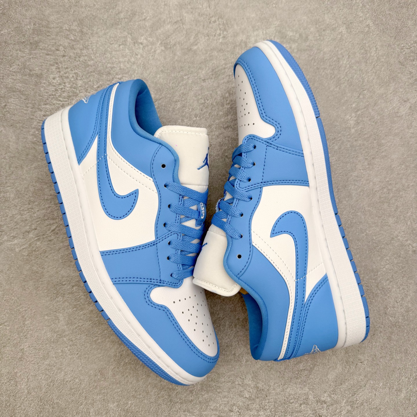 图片[3]-＃小DT Air Jordan AJ1 Low 低帮系列 全新流水线出品 超强性价比 DT版本平替选择 市场第二梯队 全部原鞋开发 原楦原纸板开发 全鞋电脑针车 原厂内置全掌气垫 原盒内在原标 唯一Zp原版鞋带绑法 免检产品 全新2022版型 全头层皮料 完美零毛边处理 原厂配置全掌气垫 价格定位良心 几十个配色陆续出货 实拍调校N版已经零色差零失真 百分百还原实物色彩所见即所得 不存在货不对板色差等低级问题 选购参考实物拍摄 不混卖不参货 只用心做好货严格选品 承诺混一赔十 尺码：36 36.5 37.5 38 38.5 39 40 40.5 41 42 42.5 43 44 44.5 45 46-选品中心