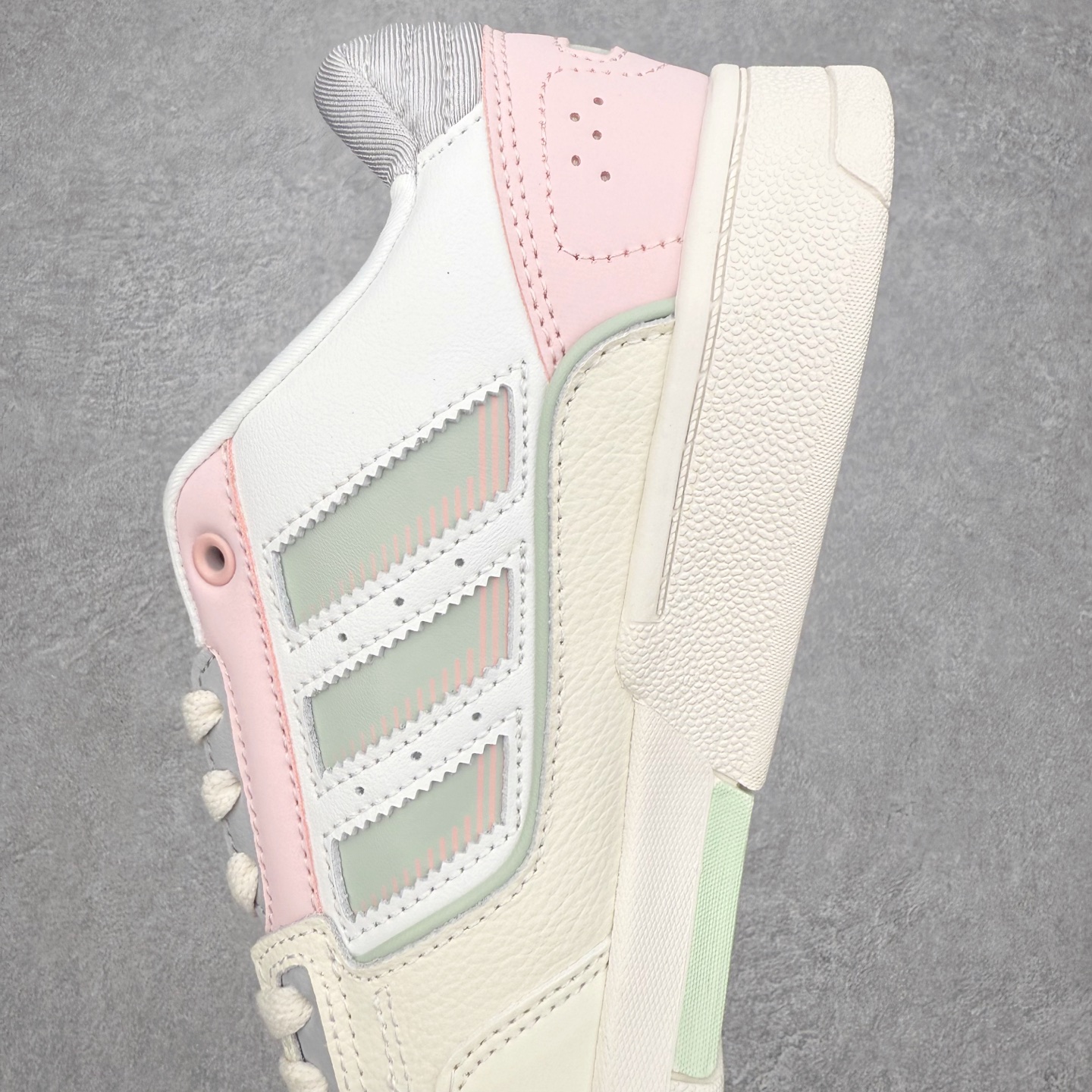 图片[7]-AD Originals 2020 DROP STEP XL三叶草新款 低帮校园休闲运动板鞋 汇聚80和90年代篮球鞋设计含纹理感皮革和绒面革混合鞋面 缀撞色细节 造型复古 搭配加衬及踝鞋领和乙烯乙酸乙烯酯(EVA)插片 脚感舒适 让复古篮球风伴你出 尺码：36 36²/₃ 37¹/₃ 38 38²/₃ 39¹/₃ 40 40²/₃ 41¹/₃ 42 42²/₃ 43¹/₃ 44 44²/₃ 45¹/₃-选品中心