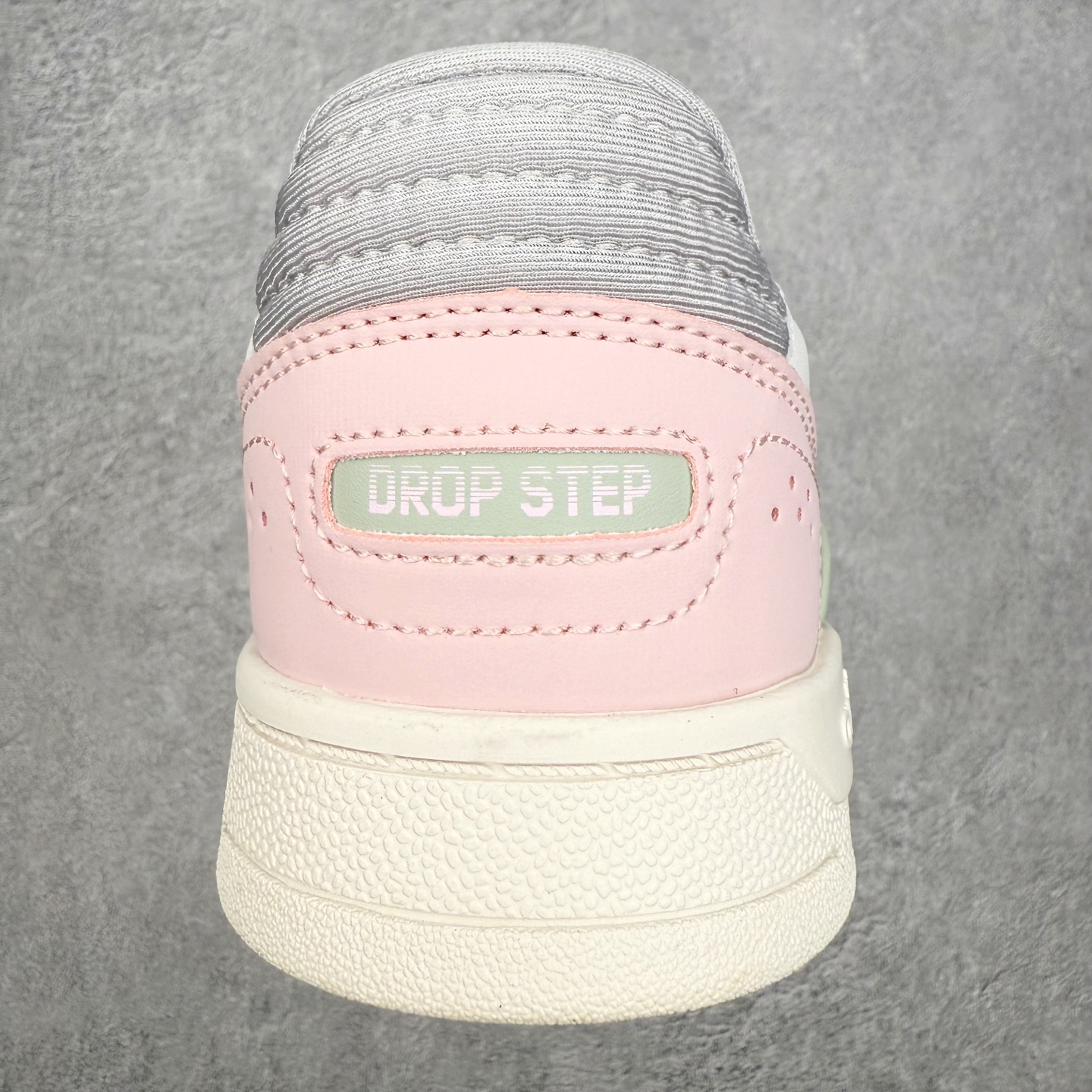 图片[8]-AD Originals 2020 DROP STEP XL三叶草新款 低帮校园休闲运动板鞋 汇聚80和90年代篮球鞋设计含纹理感皮革和绒面革混合鞋面 缀撞色细节 造型复古 搭配加衬及踝鞋领和乙烯乙酸乙烯酯(EVA)插片 脚感舒适 让复古篮球风伴你出 尺码：36 36²/₃ 37¹/₃ 38 38²/₃ 39¹/₃ 40 40²/₃ 41¹/₃ 42 42²/₃ 43¹/₃ 44 44²/₃ 45¹/₃-选品中心