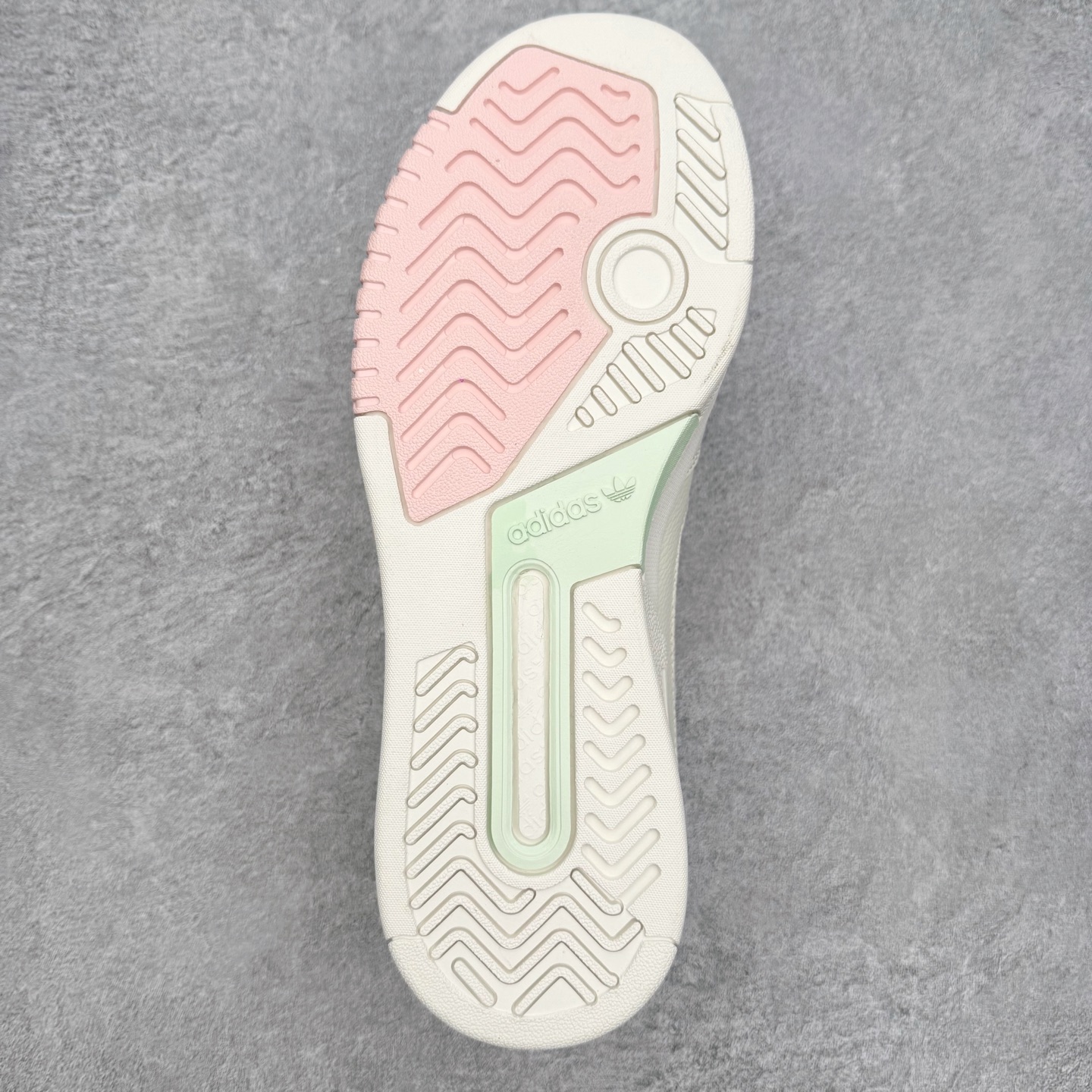 图片[9]-AD Originals 2020 DROP STEP XL三叶草新款 低帮校园休闲运动板鞋 汇聚80和90年代篮球鞋设计含纹理感皮革和绒面革混合鞋面 缀撞色细节 造型复古 搭配加衬及踝鞋领和乙烯乙酸乙烯酯(EVA)插片 脚感舒适 让复古篮球风伴你出 尺码：36 36²/₃ 37¹/₃ 38 38²/₃ 39¹/₃ 40 40²/₃ 41¹/₃ 42 42²/₃ 43¹/₃ 44 44²/₃ 45¹/₃-选品中心