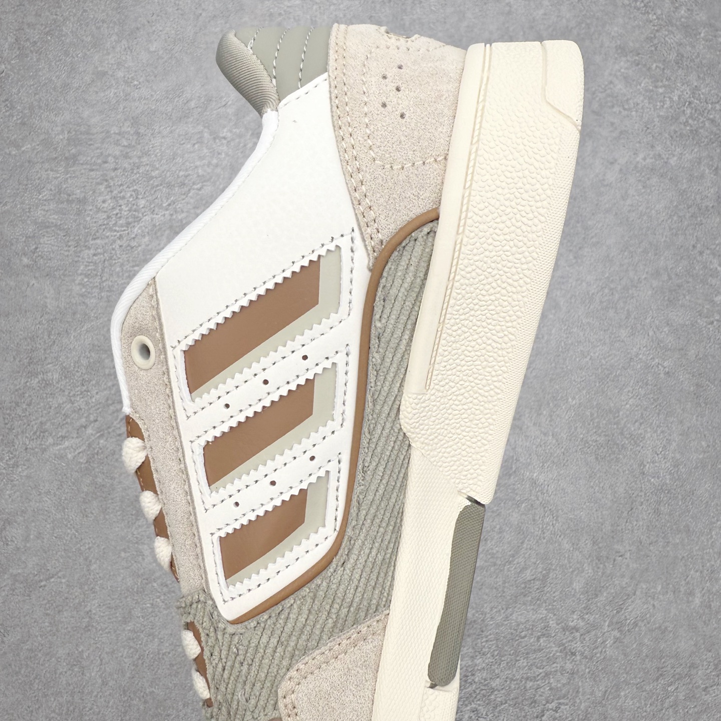 图片[7]-AD Originals 2020 DROP STEP XL三叶草新款 低帮校园休闲运动板鞋 汇聚80和90年代篮球鞋设计含纹理感皮革和绒面革混合鞋面 缀撞色细节 造型复古 搭配加衬及踝鞋领和乙烯乙酸乙烯酯(EVA)插片 脚感舒适 让复古篮球风伴你出 尺码：36 36²/₃ 37¹/₃ 38 38²/₃ 39¹/₃ 40 40²/₃ 41¹/₃ 42 42²/₃ 43¹/₃ 44 44²/₃ 45¹/₃-选品中心