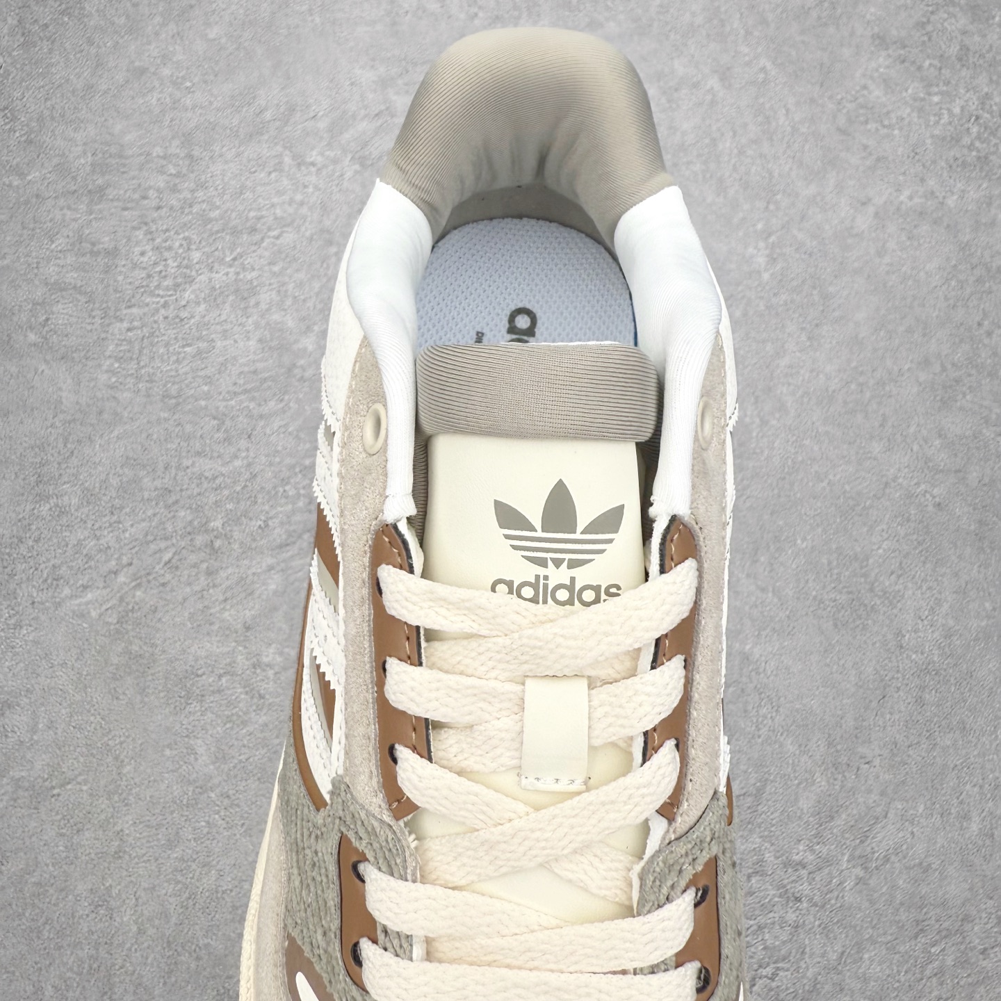 图片[5]-AD Originals 2020 DROP STEP XL三叶草新款 低帮校园休闲运动板鞋 汇聚80和90年代篮球鞋设计含纹理感皮革和绒面革混合鞋面 缀撞色细节 造型复古 搭配加衬及踝鞋领和乙烯乙酸乙烯酯(EVA)插片 脚感舒适 让复古篮球风伴你出 尺码：36 36²/₃ 37¹/₃ 38 38²/₃ 39¹/₃ 40 40²/₃ 41¹/₃ 42 42²/₃ 43¹/₃ 44 44²/₃ 45¹/₃-选品中心